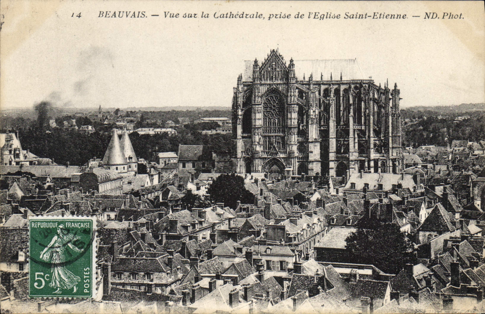 Beauvais — Vue sur la Cathédrale, prise de l'Église Saint-Étienne — ND. Phot.