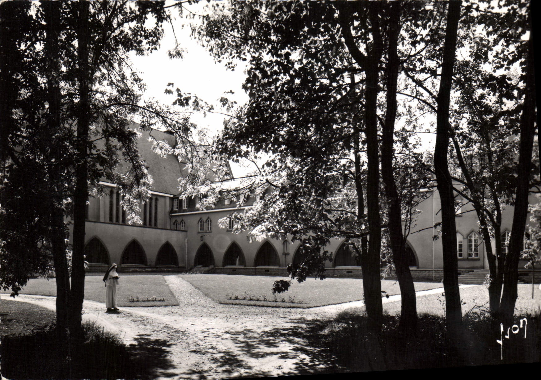 CPSM Prieure N D de toutes graces Mortefontaine Oise les Cloitres de Communaute 