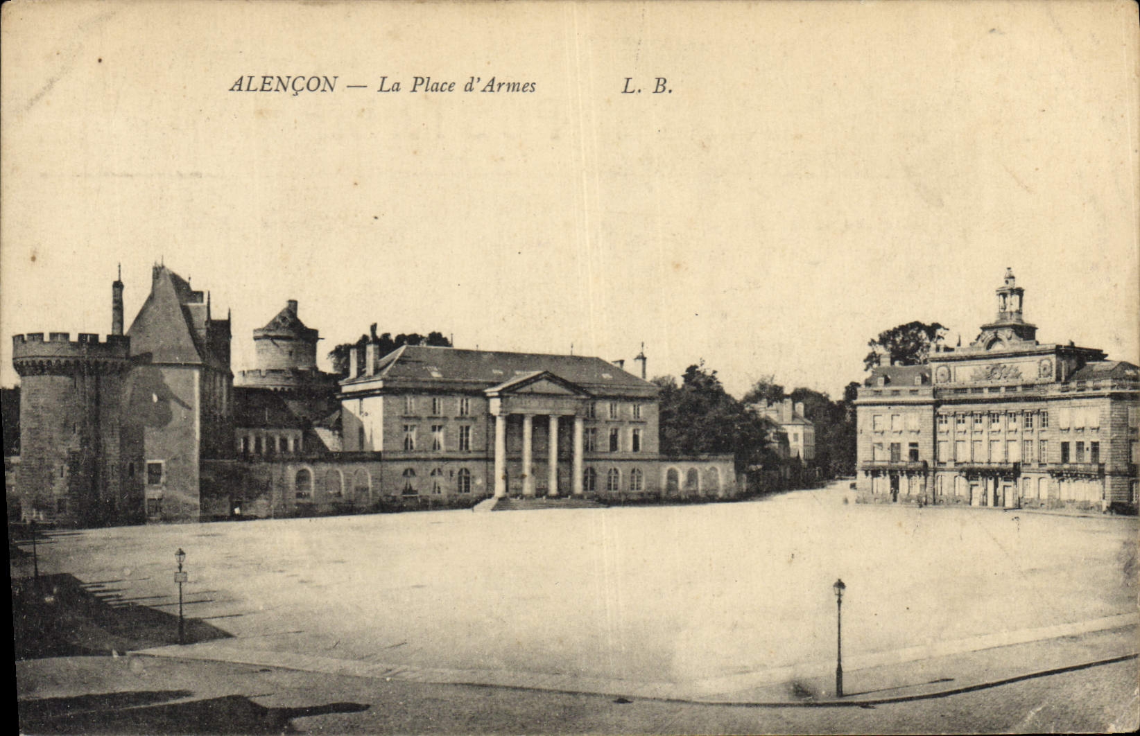 CPA Alencon la place d'Armes 