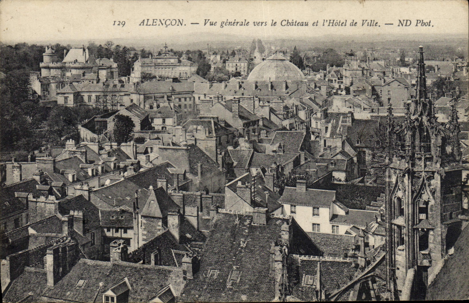 CPA Alencon vue generale vers le chateau et l'hotel de ville 