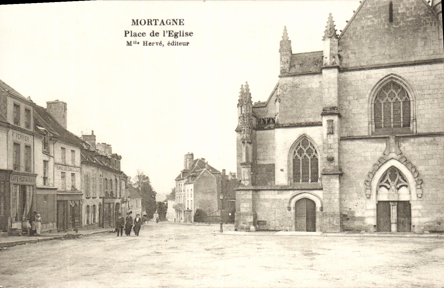 Mortagne — Place de l'Église — Mme Hervé, éditeur
