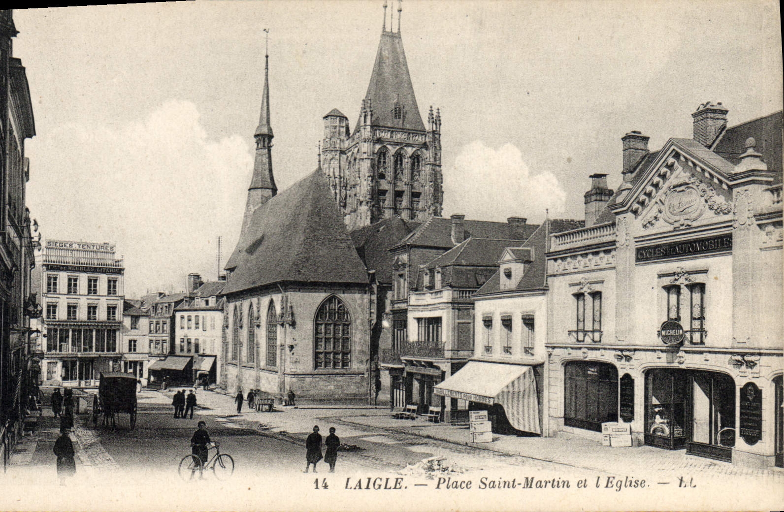 CPA Laigle Place Saint Martin et l'eglise 