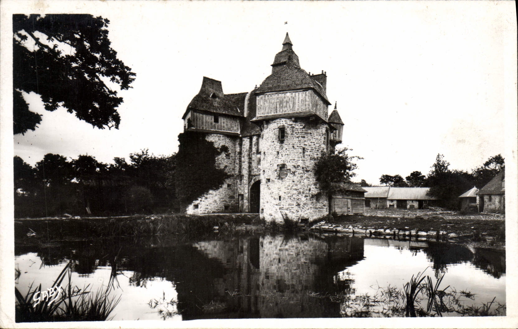 Domfront (Orne) — Manoir de la Saucerie, Pavillon d'Entrée — Éditions GABY