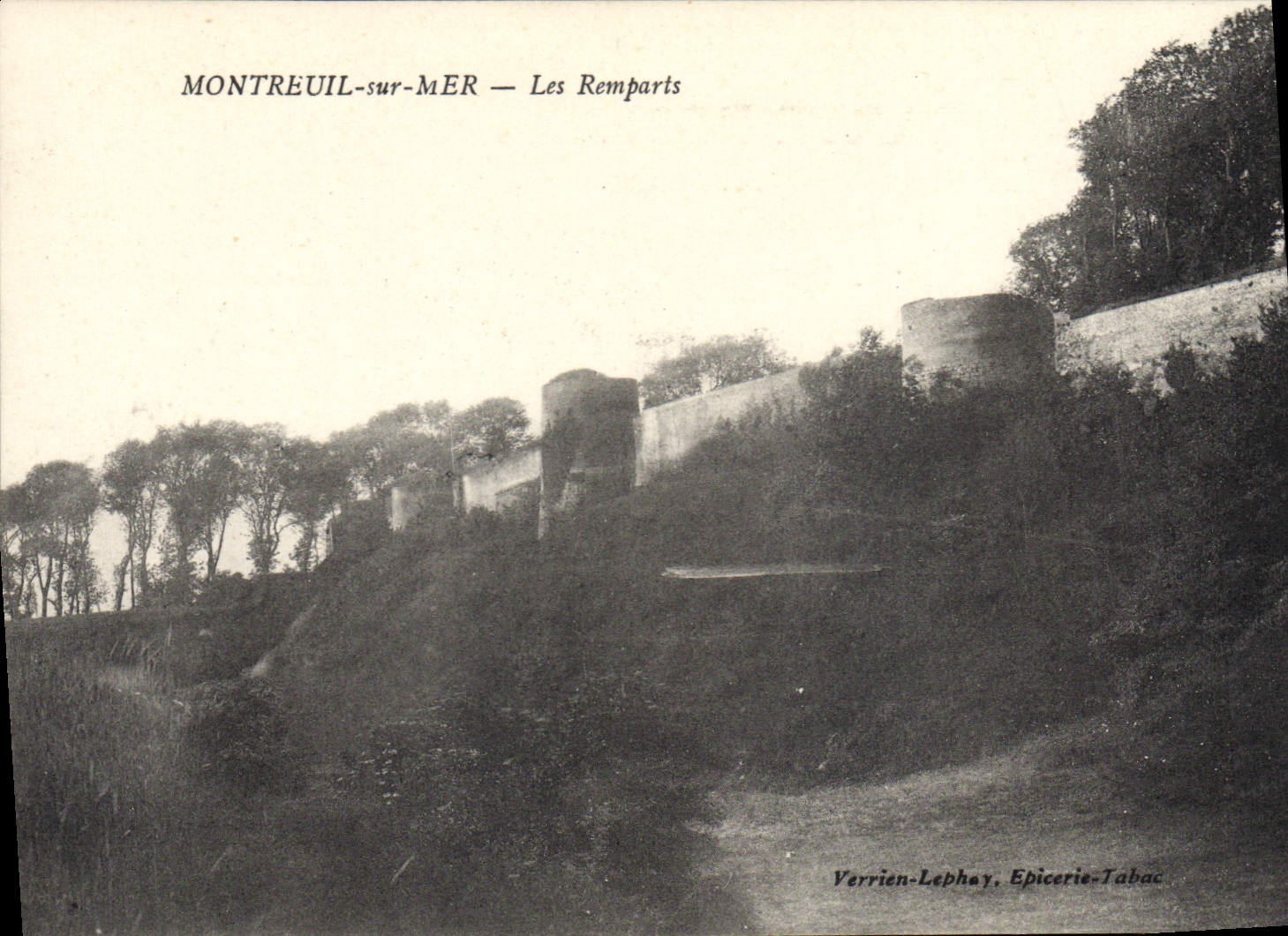 CPA Montreuil sur Mer Les Remparts 