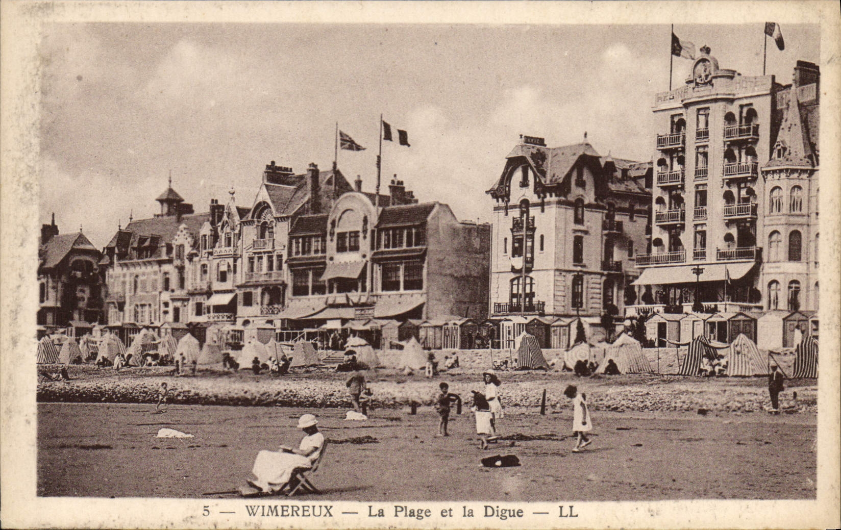 CPA Wimereux La Plage et la Digue 