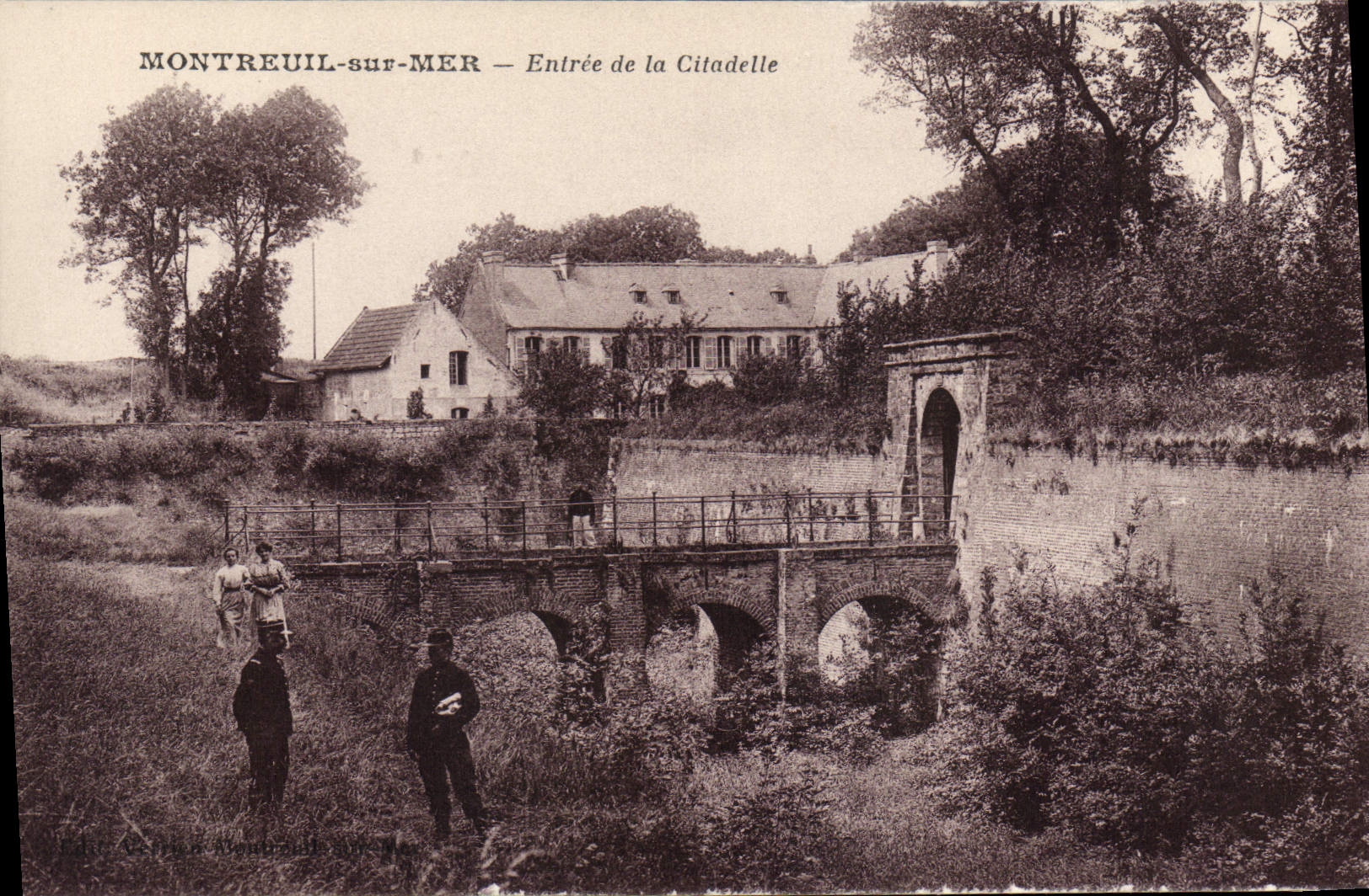 Montreuil-sur-Mer — Entrée de la Citadelle — Éditeur : J. L. B. Paris