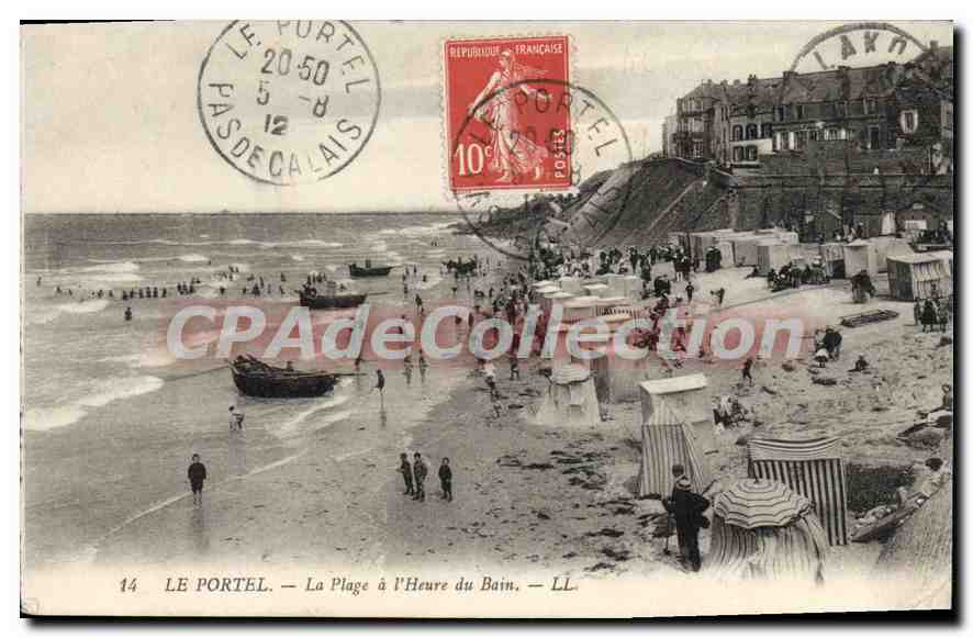 CPA Le Portel La Plage a l'Heure du Bain 
