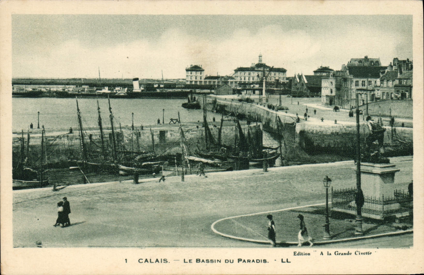 CPA Calais Le Bassin du Paradis 
