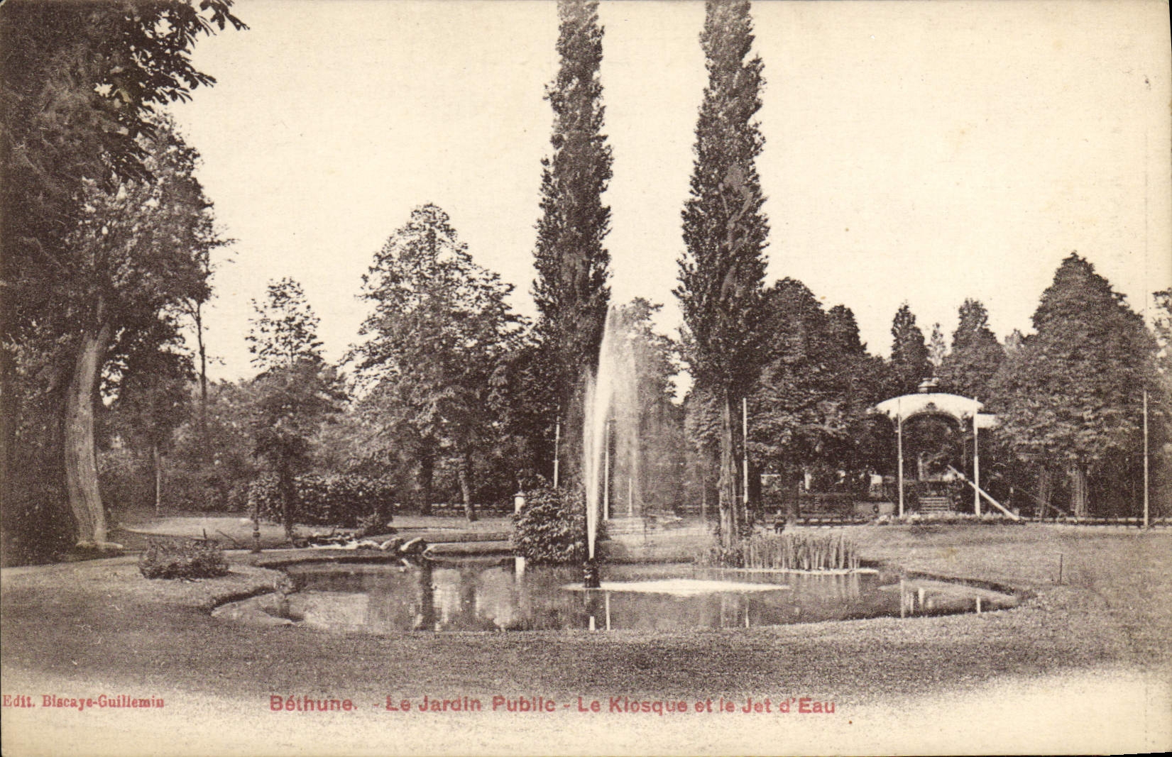 CPA Bethune le jardin public le Kiosque et le Jet d'eau 