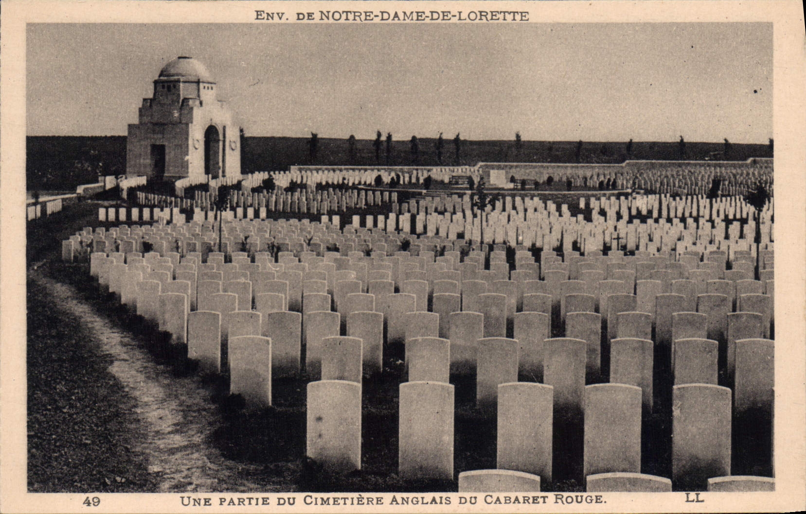 CPA Env de Notre Dame de Lorette Une Partie du Cimetiere Anglais du Cabaret Rouge 