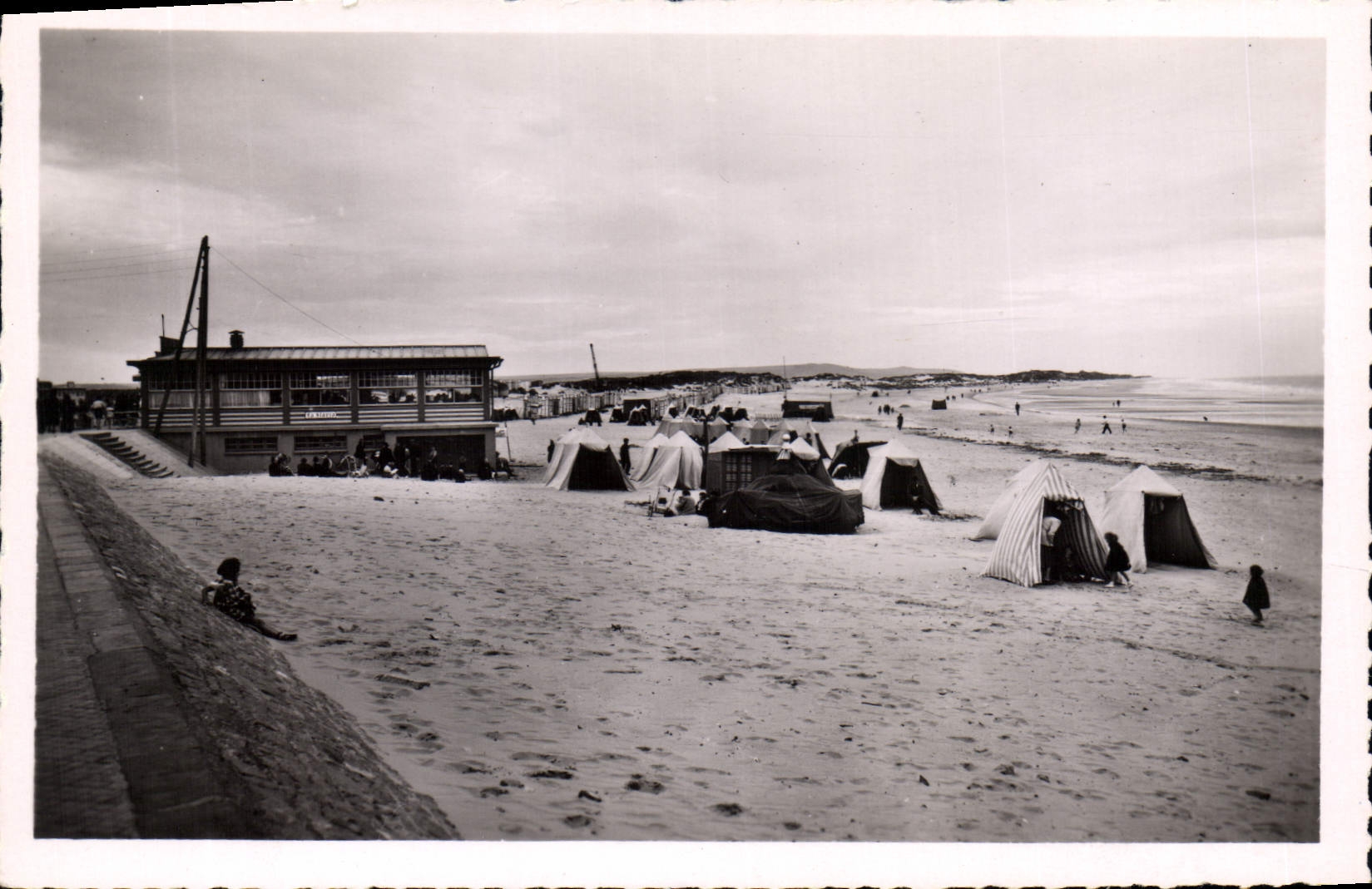 CPA Calais la plage et le petit Casino 
