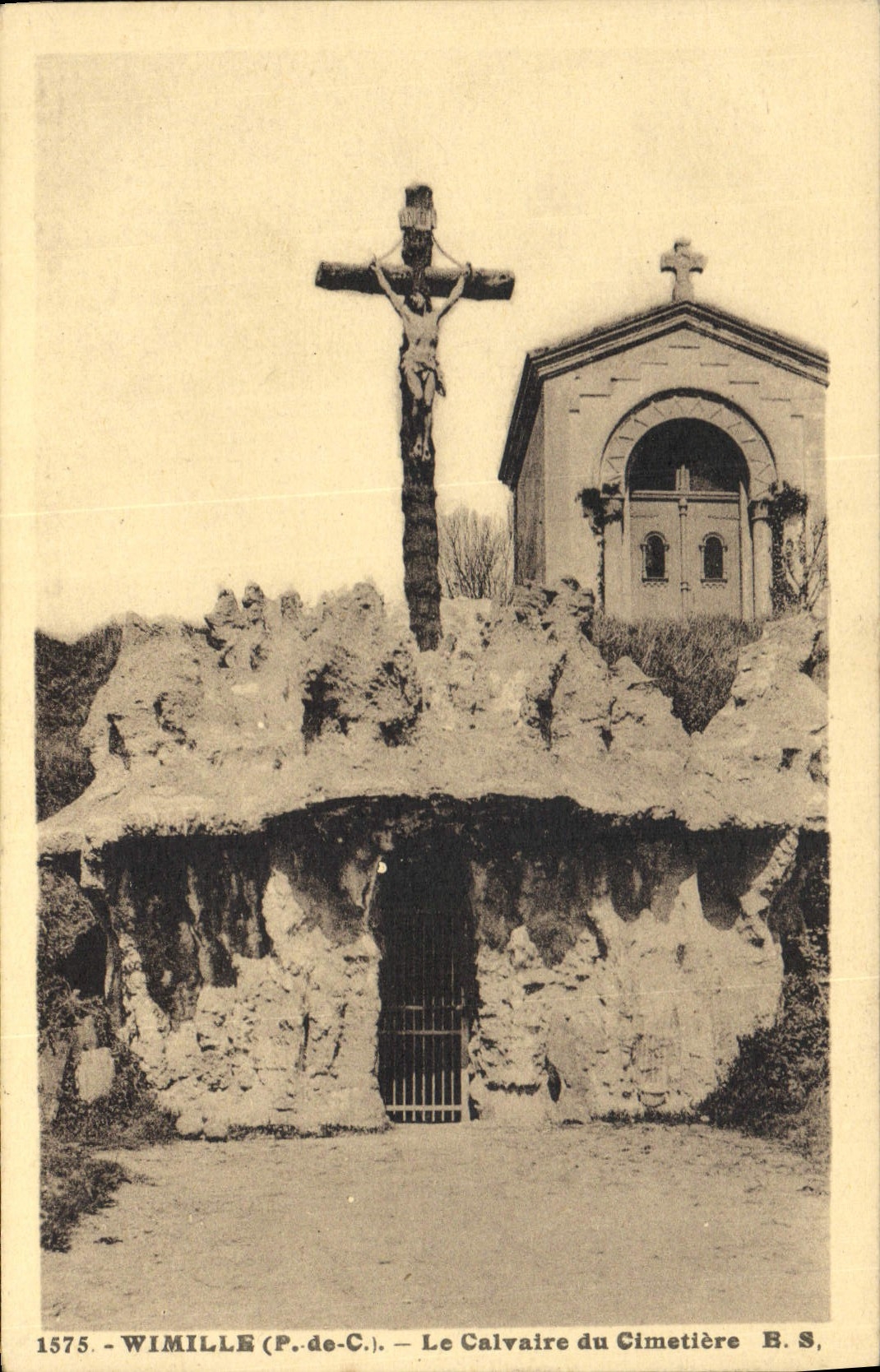CPA Wimille P de C le Calvaire du Cimetiere 