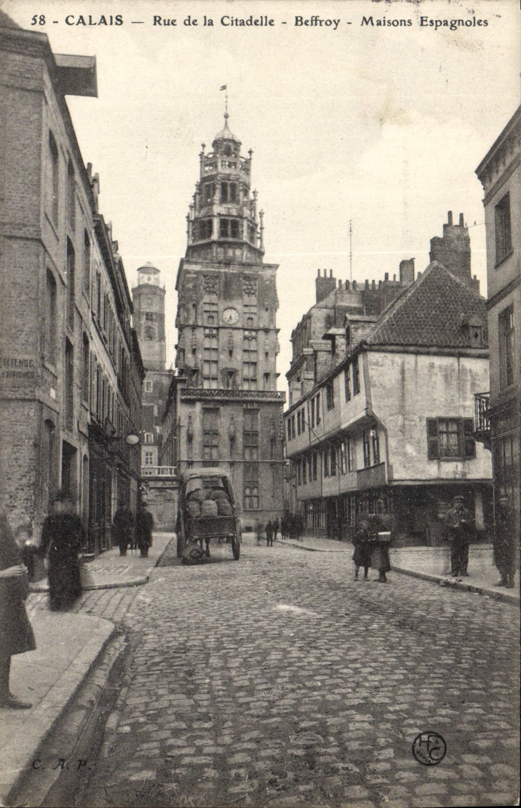 CPA Calais rue de la Citadelle Beffroy maisons Espagnoles 