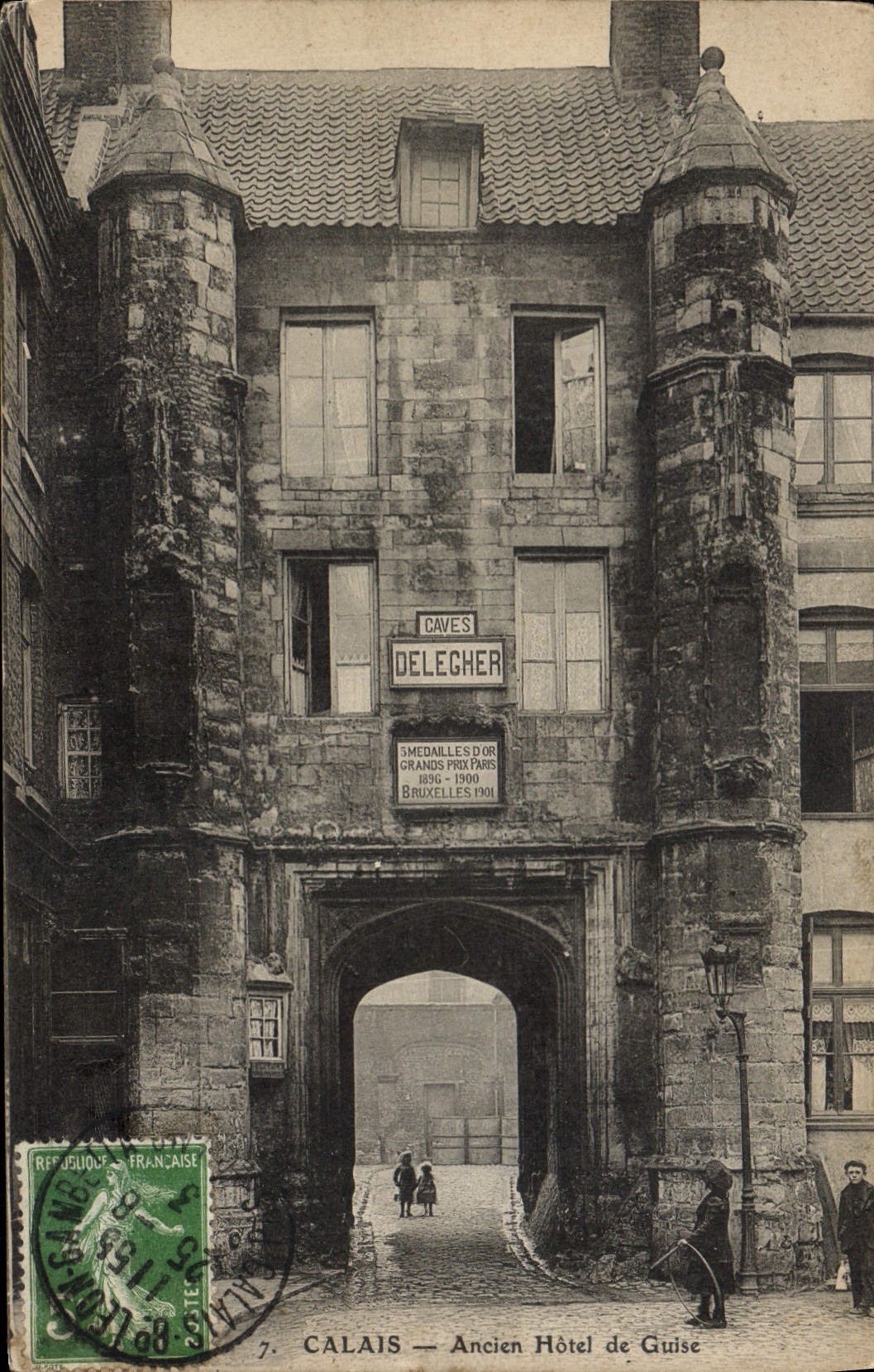 CPA Calais Ancien hotel de Guise Caves Delegher