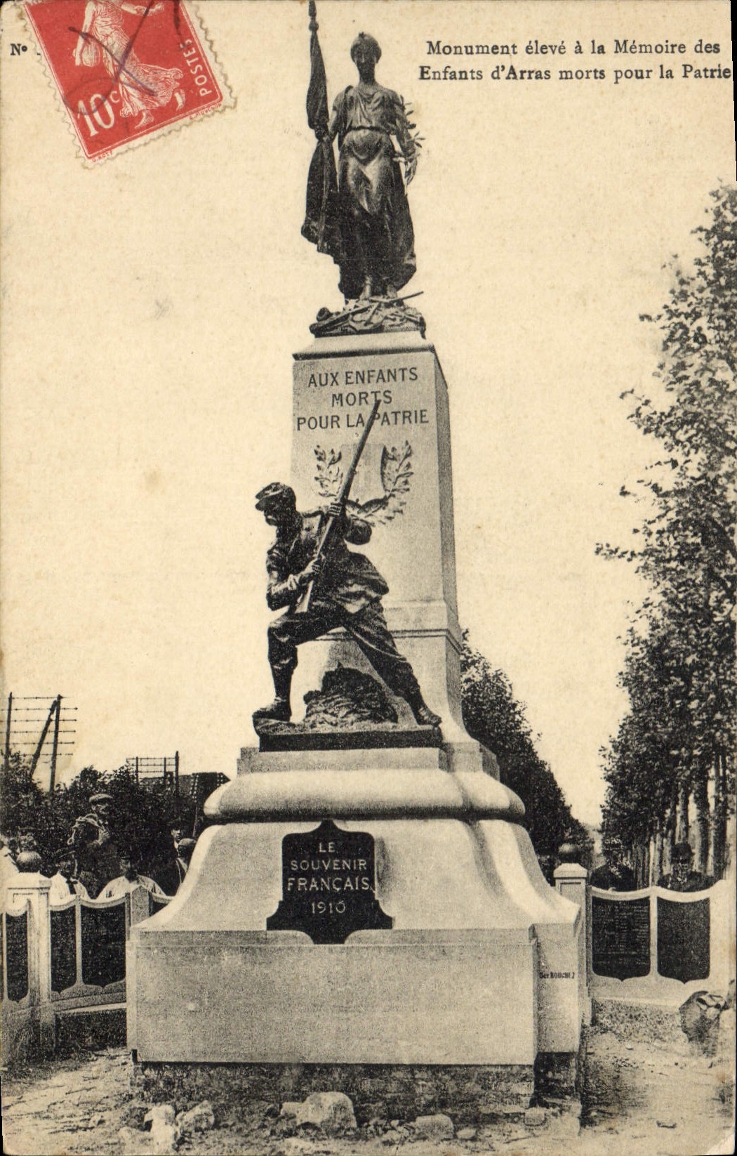 Monument aux Enfants Morts pour la Patrie — Arras — Éditeur : Le Souvenir Français, n° 1910