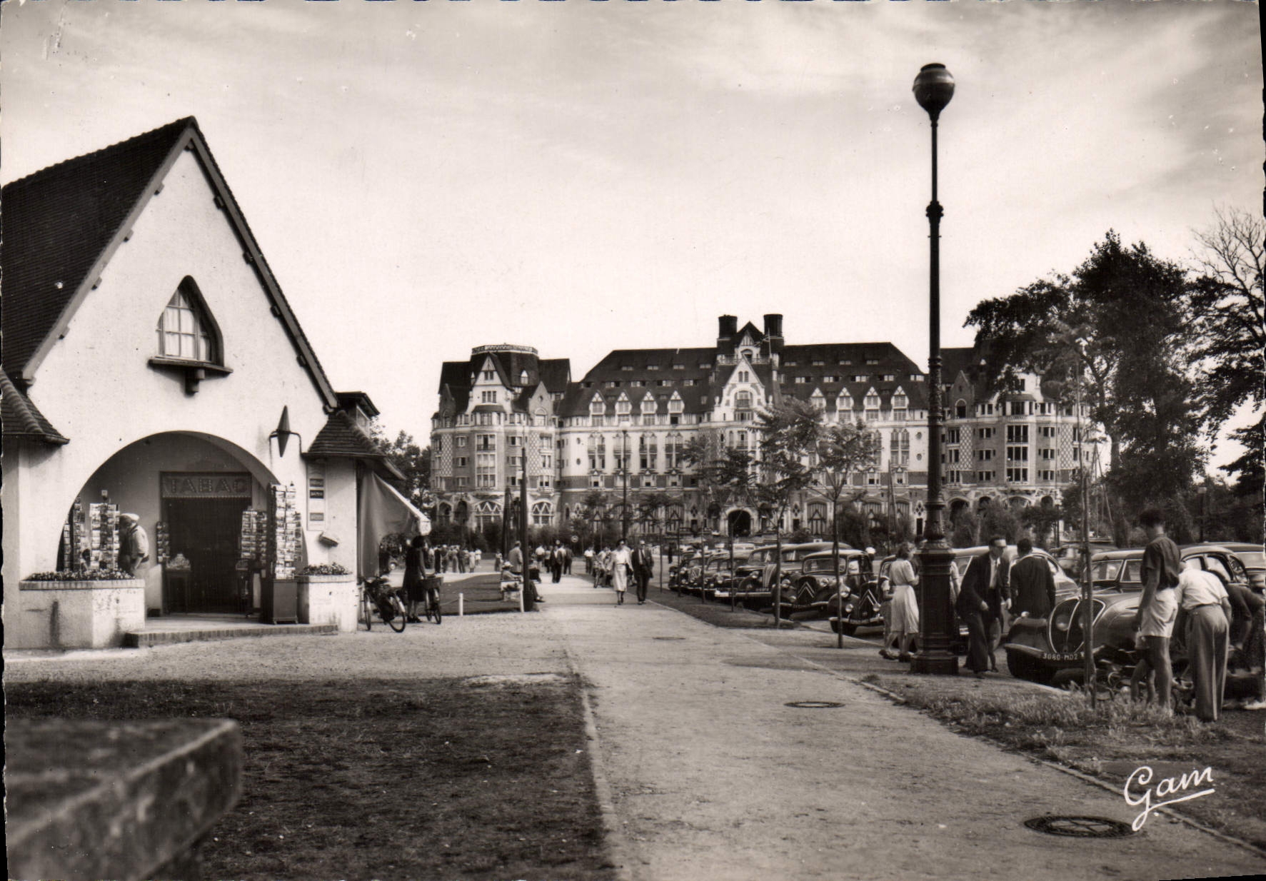 Le Touquet - Paris-Plage (P.-de-C.) — Le Royal-Picardy — F. Gambior, Éditeur