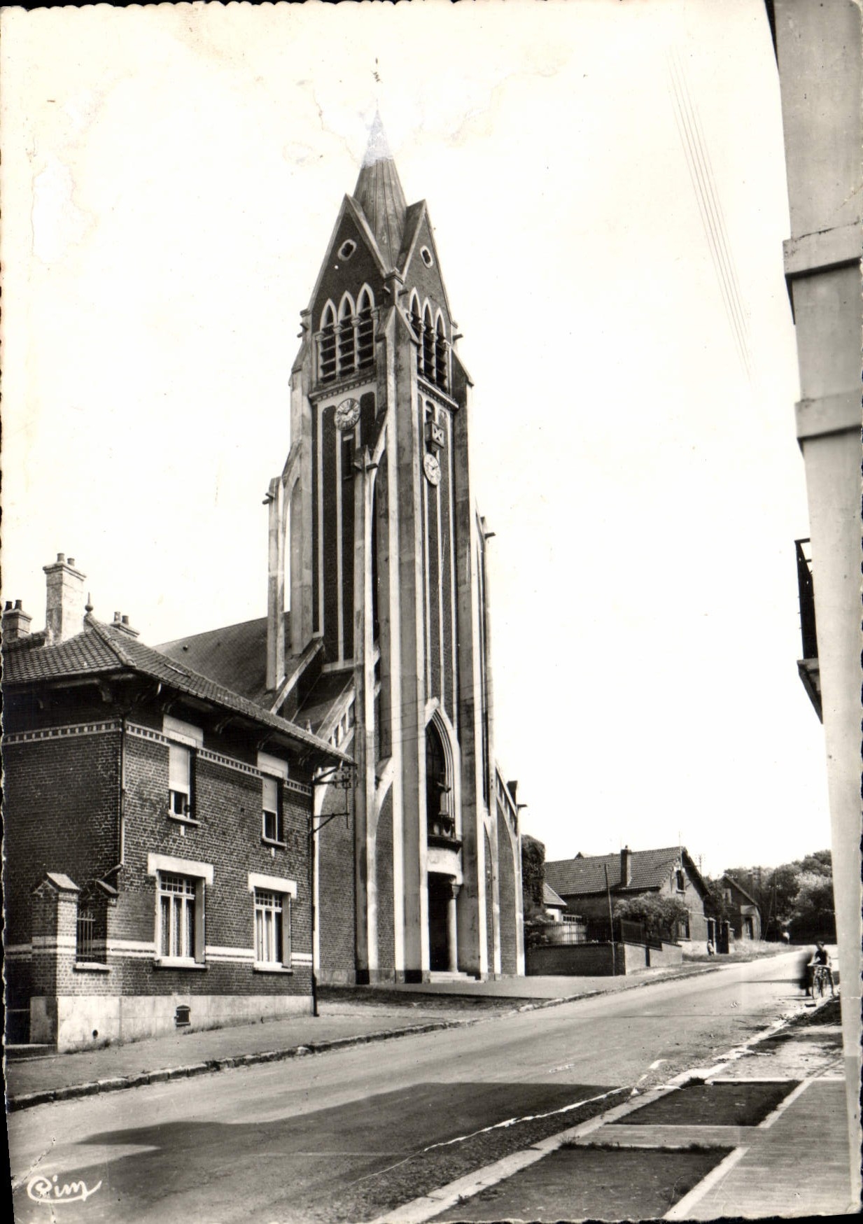 CPSM Bucquoy P de C l'eglise 