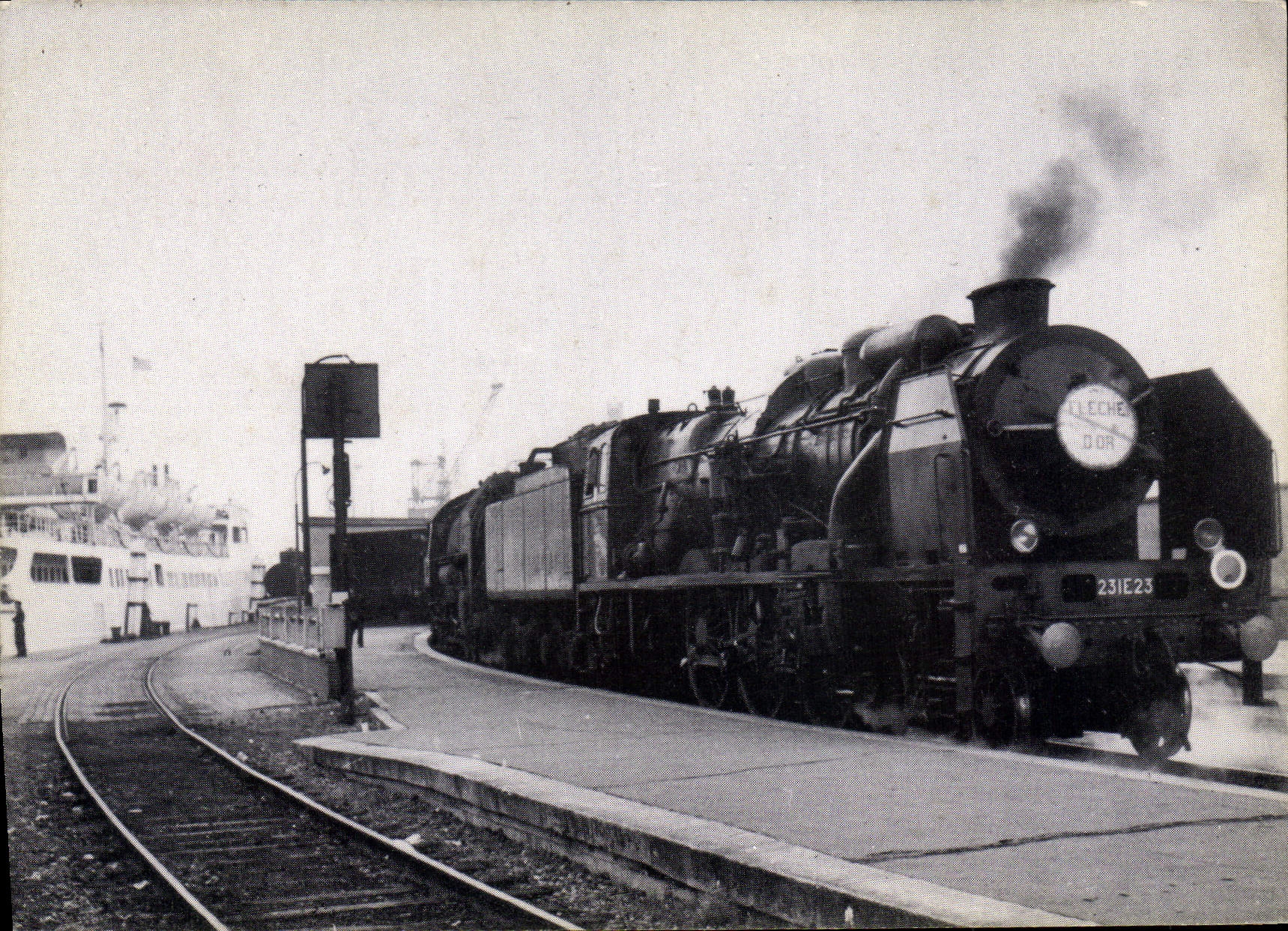 CPSM Calais Maritime 1966 gros plan locomotive flêche d'or