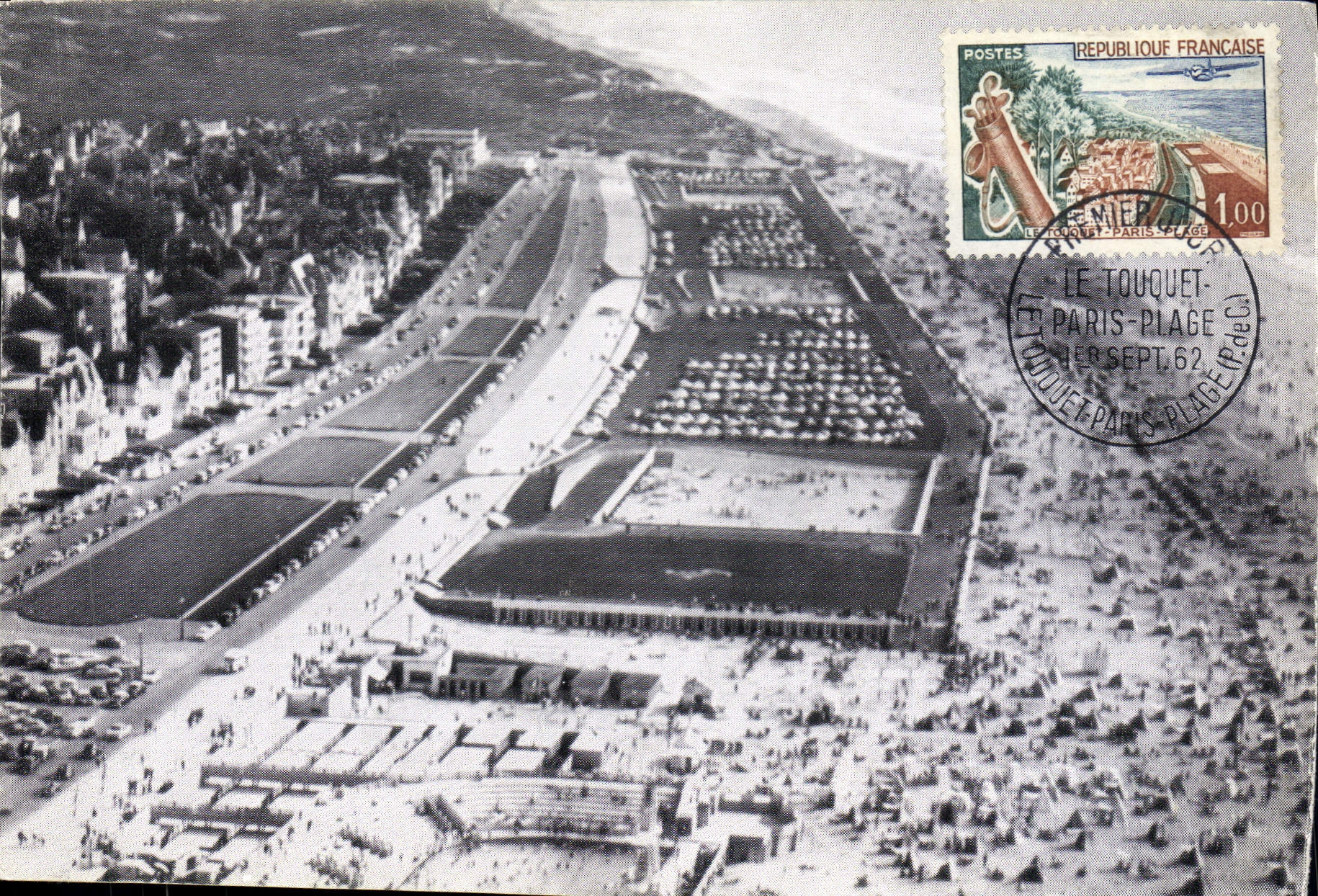 CPSM La Touquet Paris Plage la plage et le nouvelle Digue timbre Le Touquet Paris Plage Premier jour