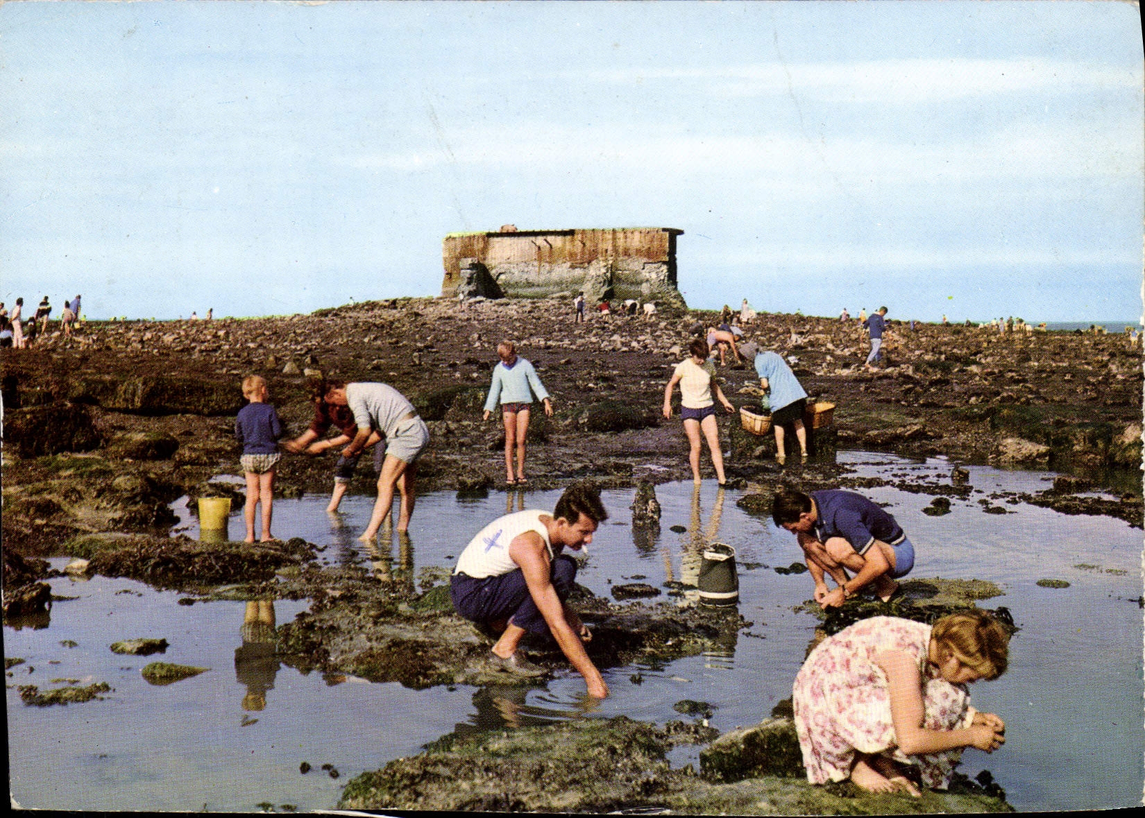 Le fort de l'Heurt — Pêche dans les rochers — Éditeur ARTAUD Frères, NANTES-CARQUEFOU