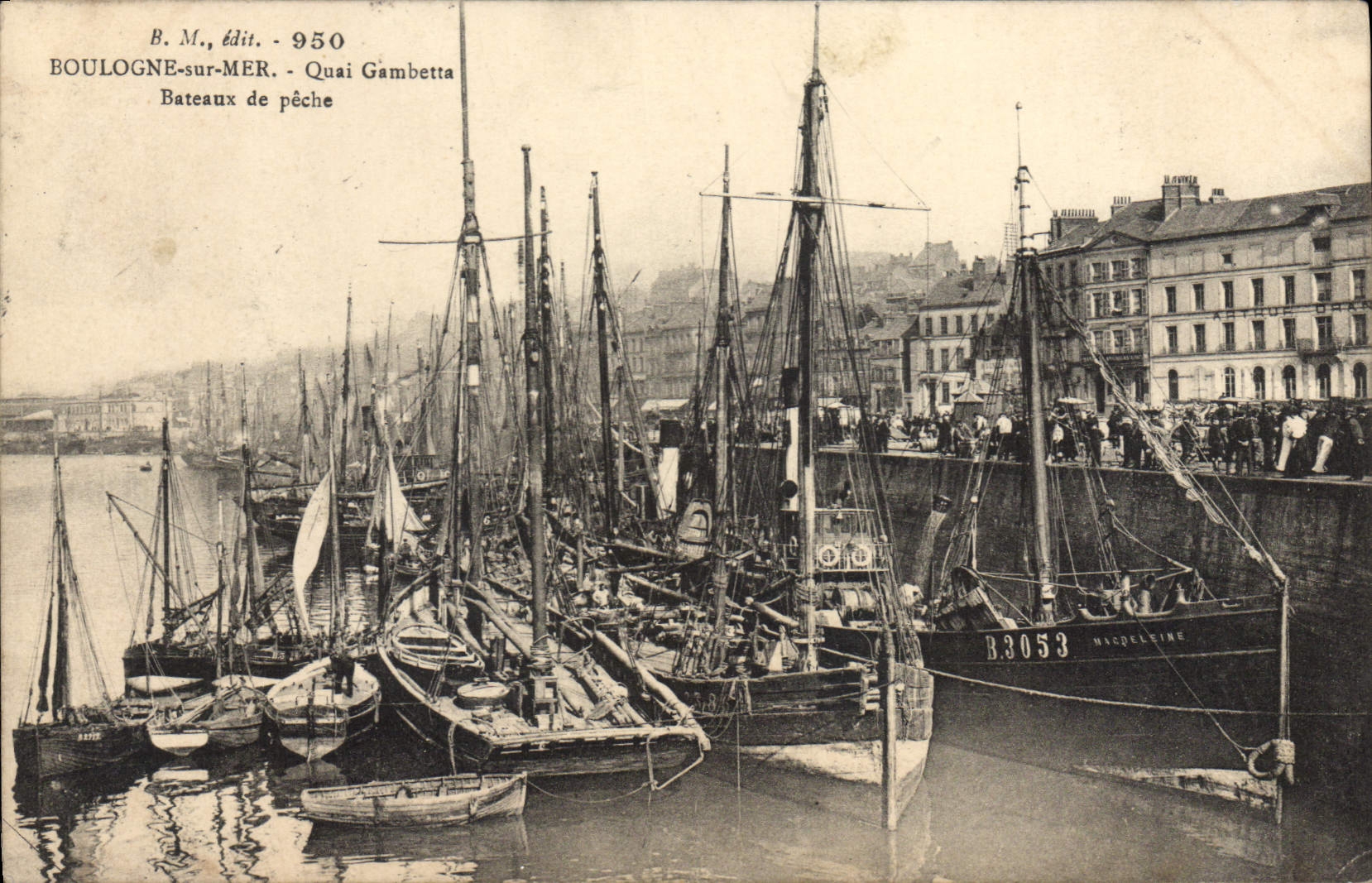 Boulogne-sur-Mer - Quai Gambetta - Bateaux de pêche — B.M., édit. - 950