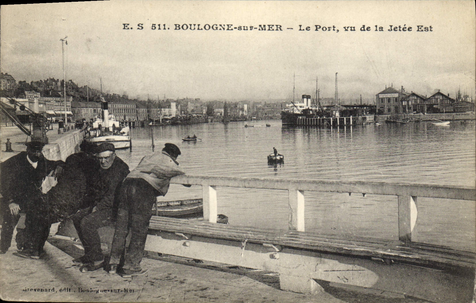 Boulogne-sur-Mer — Le Port, vu de la Jetée Est — E.S. 511, éditeur Stevenard