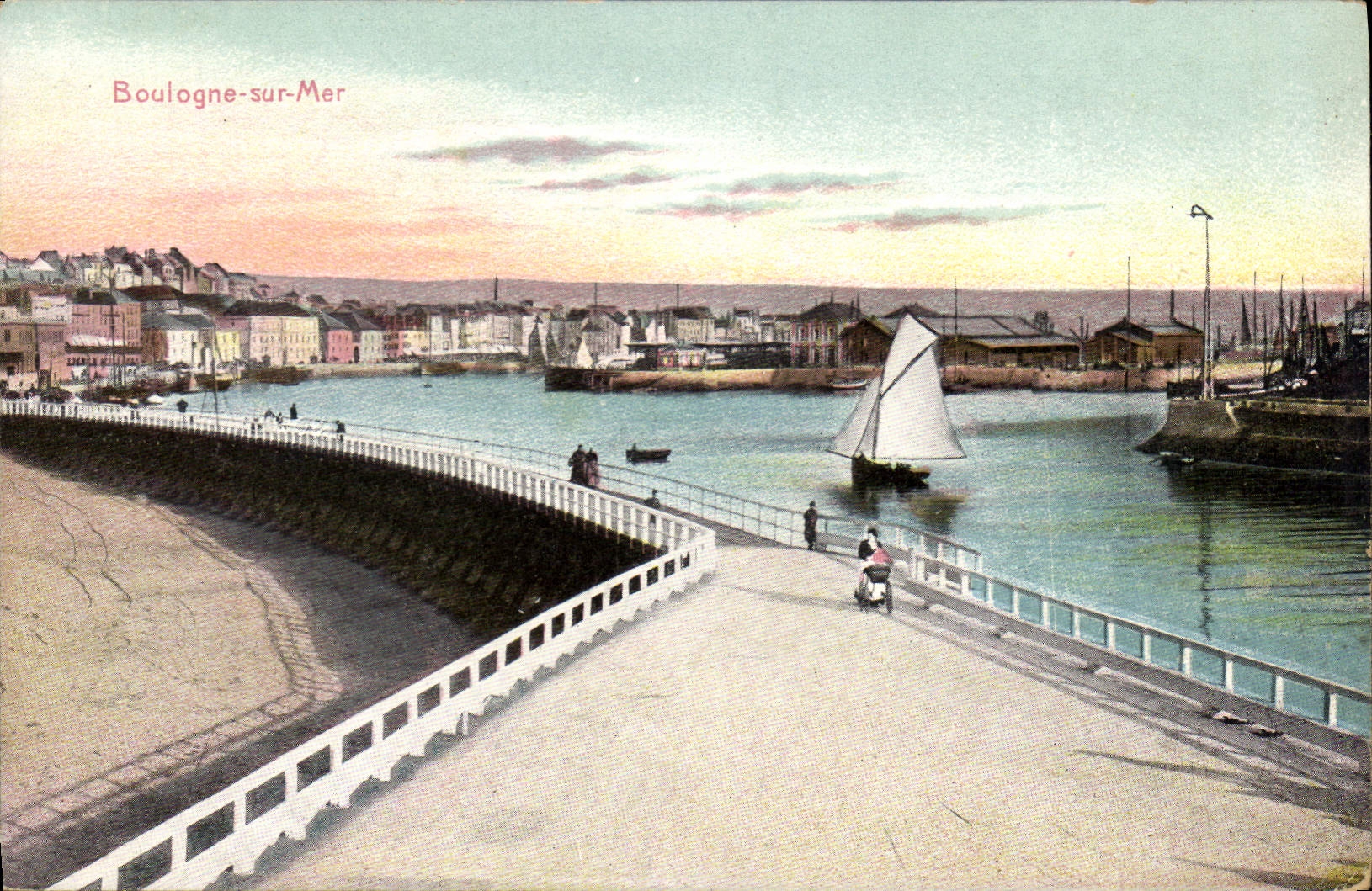 Boulogne-sur-Mer — vue du port et du quai — éditeur CPADeCollection, n°62