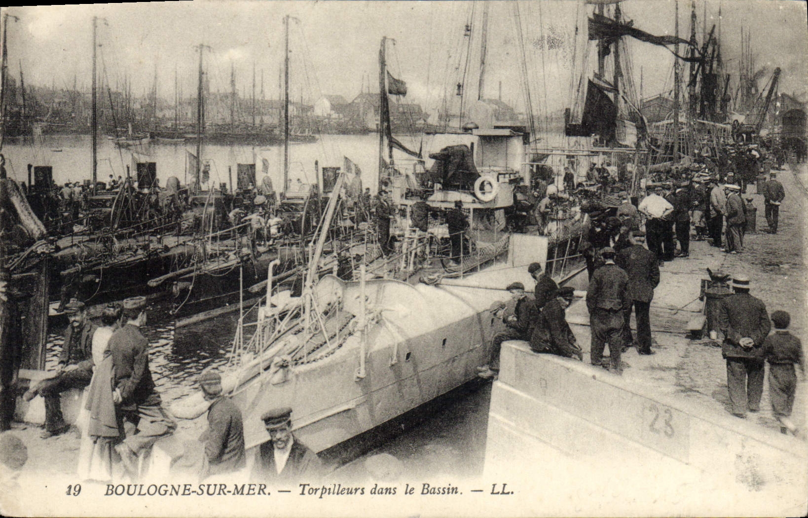 Boulogne-sur-Mer — Torpilleurs dans le Bassin — LL.