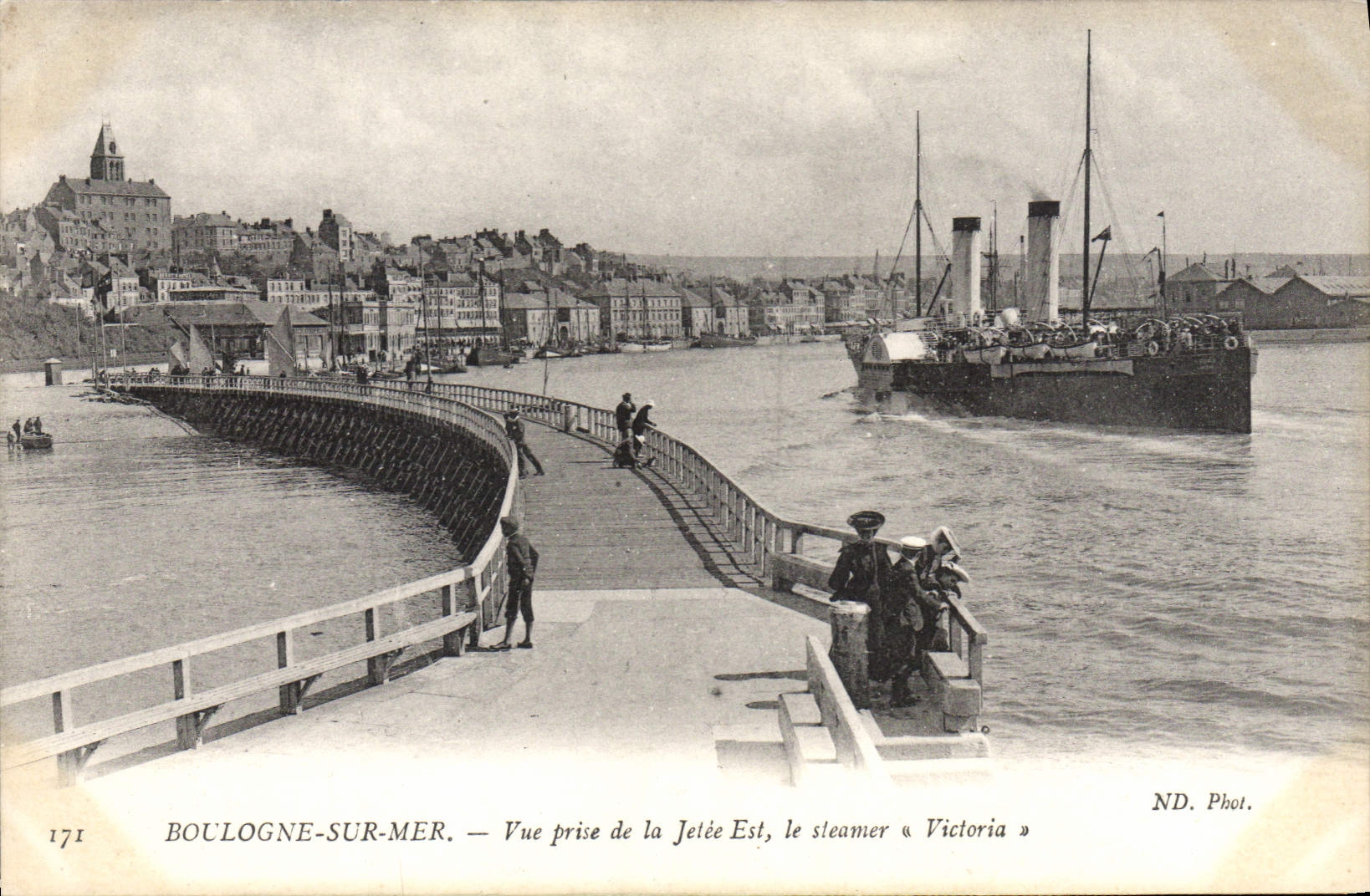 Boulogne-sur-Mer — Vue prise de la Jetée Est, le steamer « Victoria » — ND. Phot. n°171
