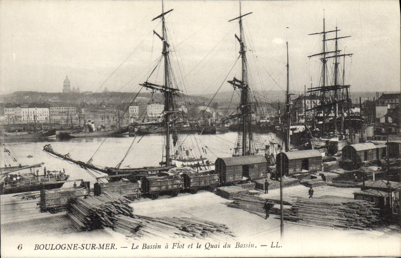 Boulogne-sur-Mer — Le Bassin à Flot et le Quai du Bassin — LL.