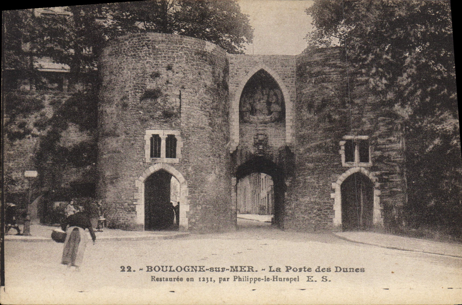 Boulogne-sur-Mer — La Porte des Dunes — restaurée en 1231 par Philippe-le-Hurspel, édit. E. S.