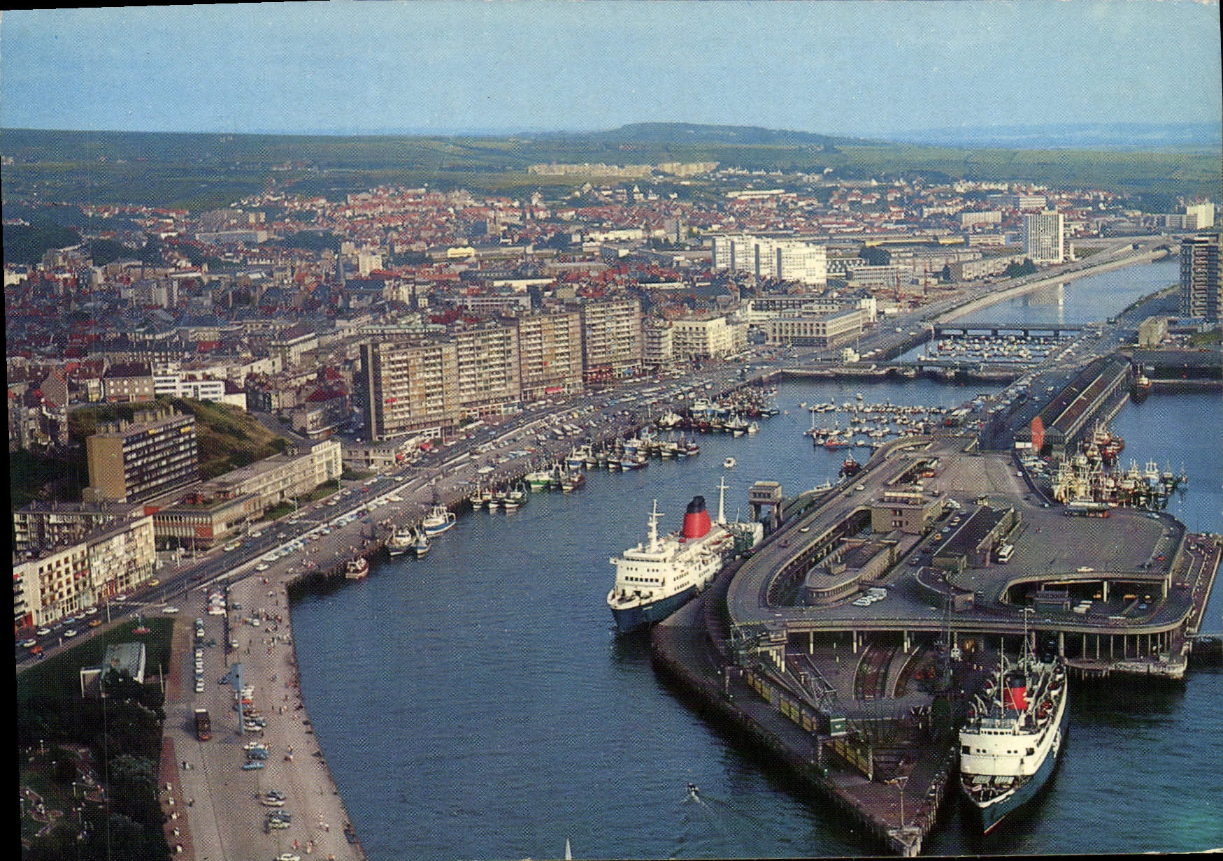 CPSM Boulogne sur Mer P de C 62 vue generale des ports de peche et de plaisance Au premier plan la G
