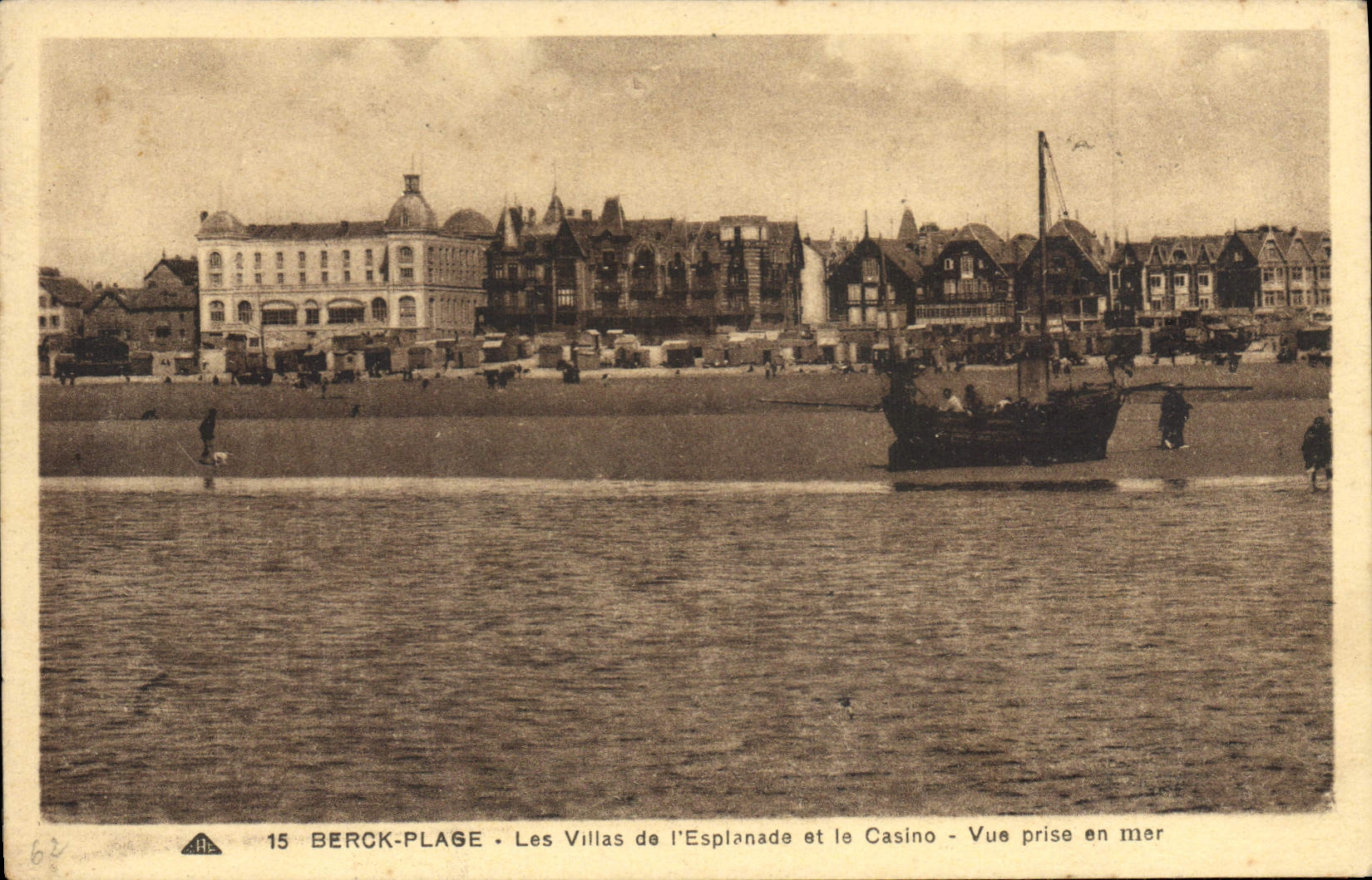 Berck-Plage - Les Villas de l'Esplanade et le Casino - Vue prise en mer