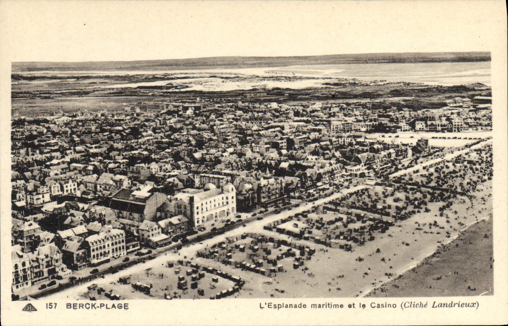 Berck-Plage — L'Esplanade maritime et le Casino — Cliché Landrieux
