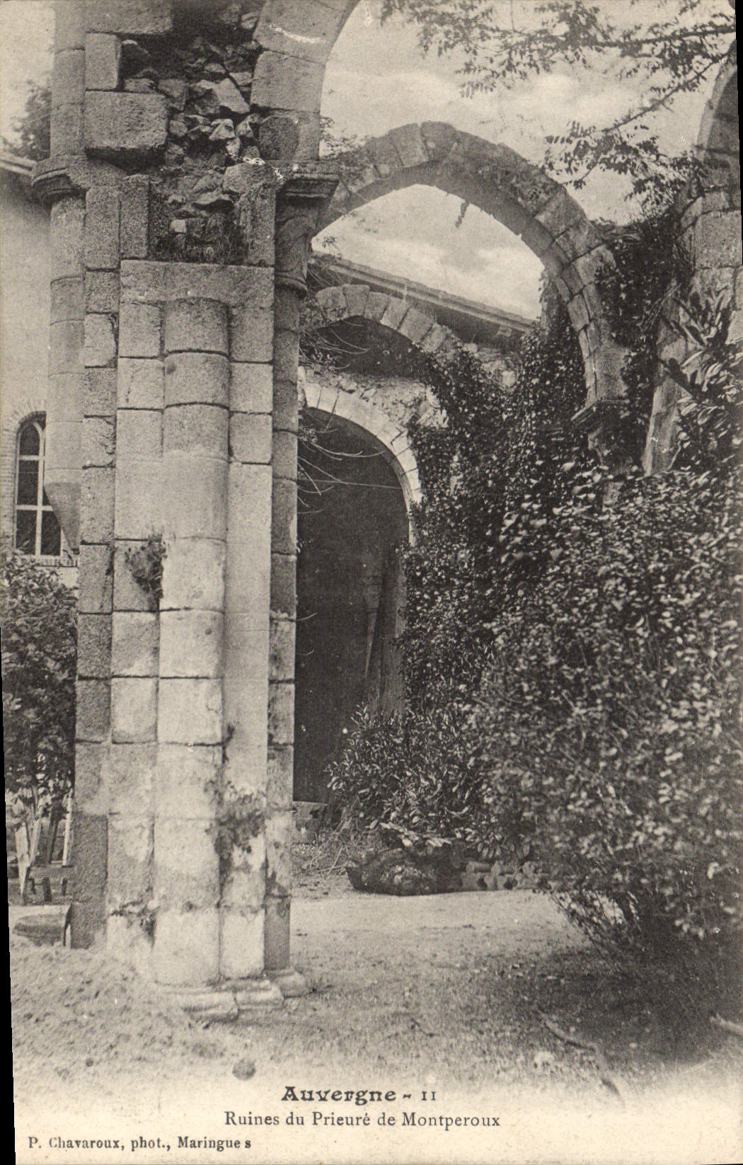 Ruinen des Prämonstratenserstifts Montperoux — Auvergne — P. Chavaroux, phot., Maringue s