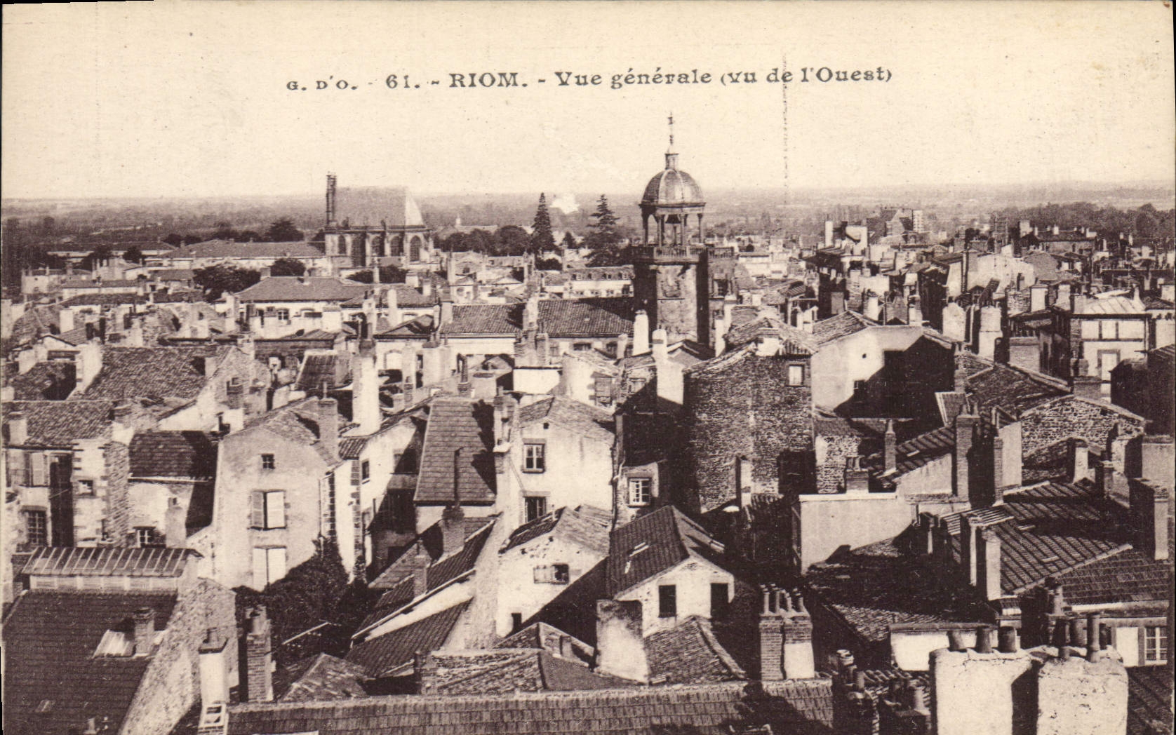 CPA Riom Vue generale vu de l'Ouest 
