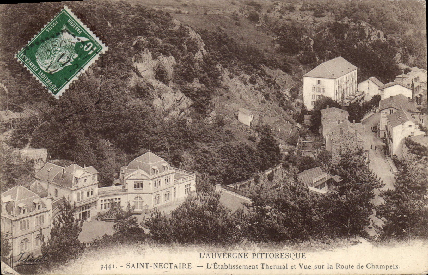 Saint-Nectaire — L'Établissement Thermal et Vue sur la Route de Champeix — L'Auvergne Pittoresque, n°3441