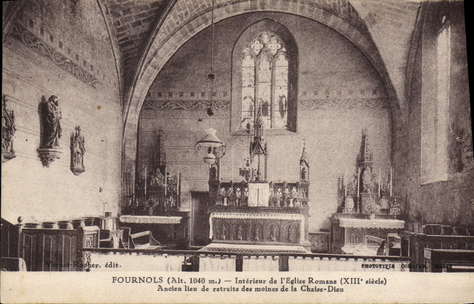 Fournols (Höhe 1040 m.) — Innenansicht der romanischen Kirche (13. Jahrhundert) — Ehemaliger Rückzugsort der Mönche von La Chaise-Dieu