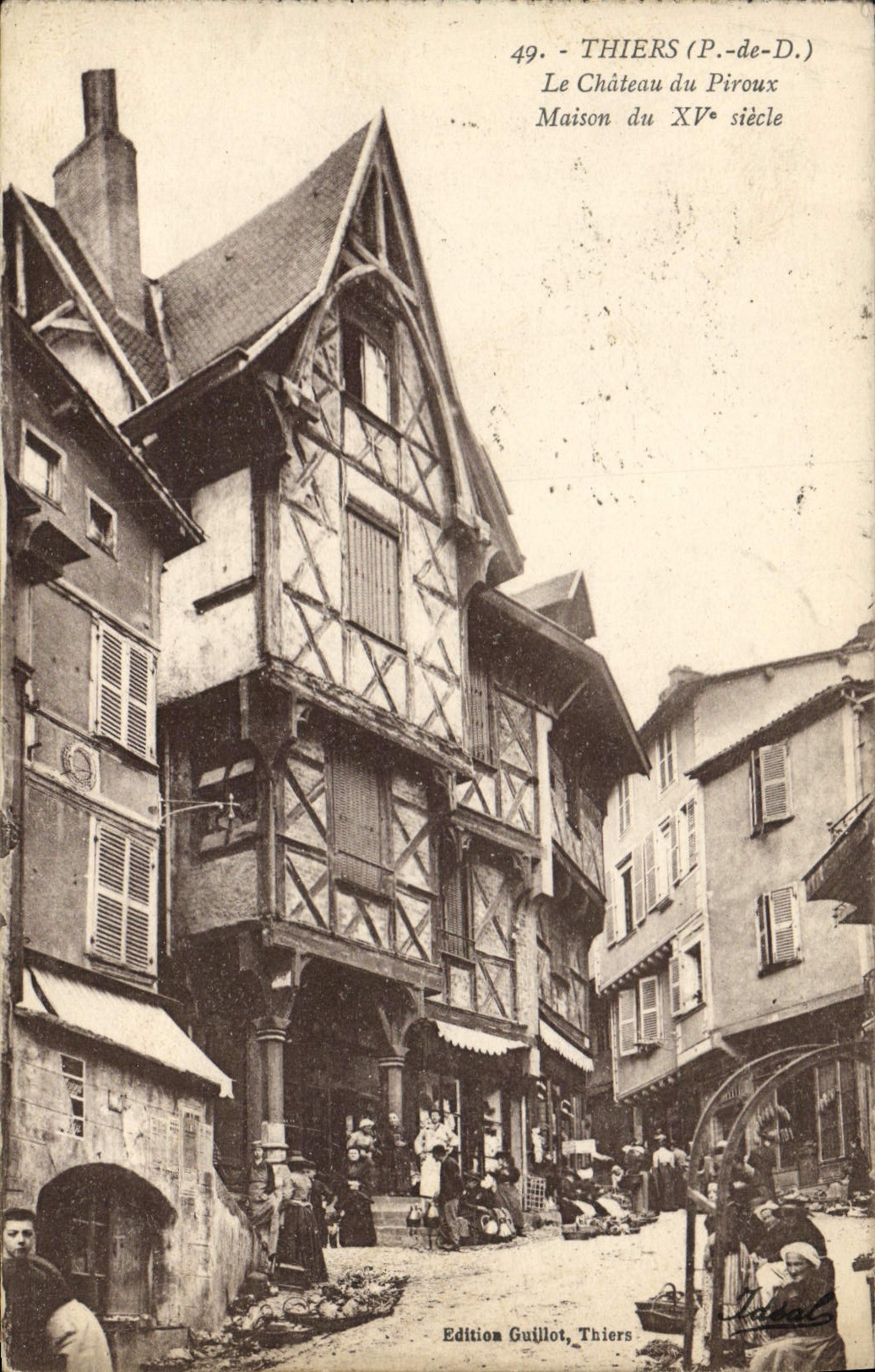 CPA Thiers P de D Le Chateau du Piroux Maison du XV siecle 