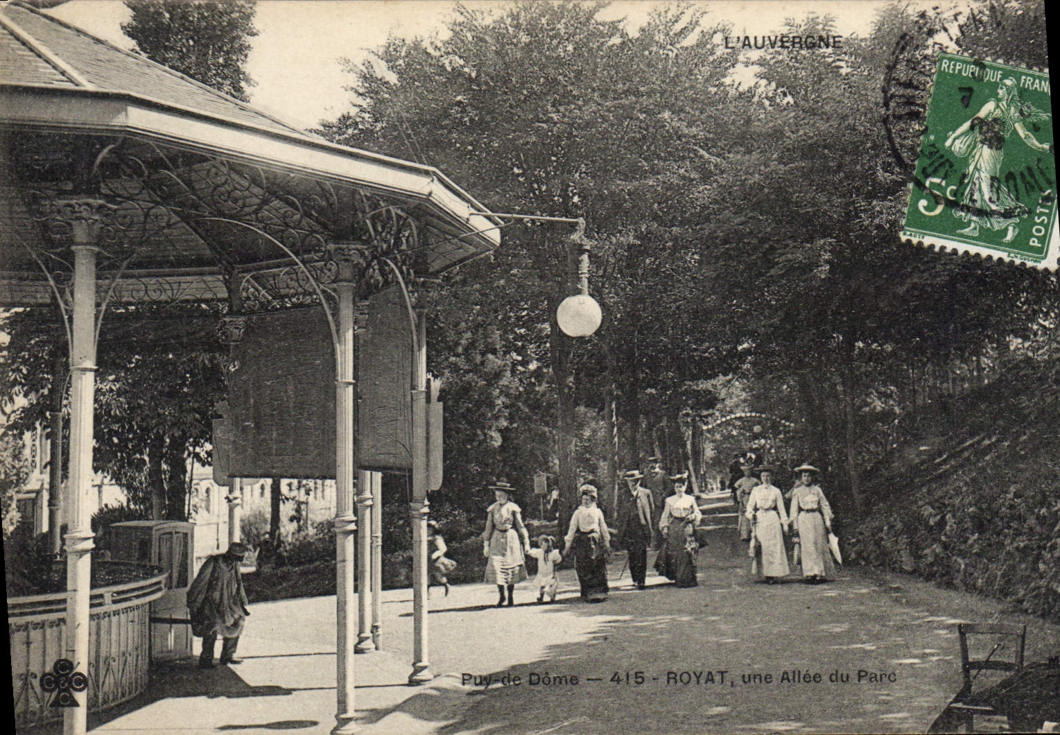 Puy-de-Dôme — 415 - ROYAT, une Allée du Parc — L'Auvergne