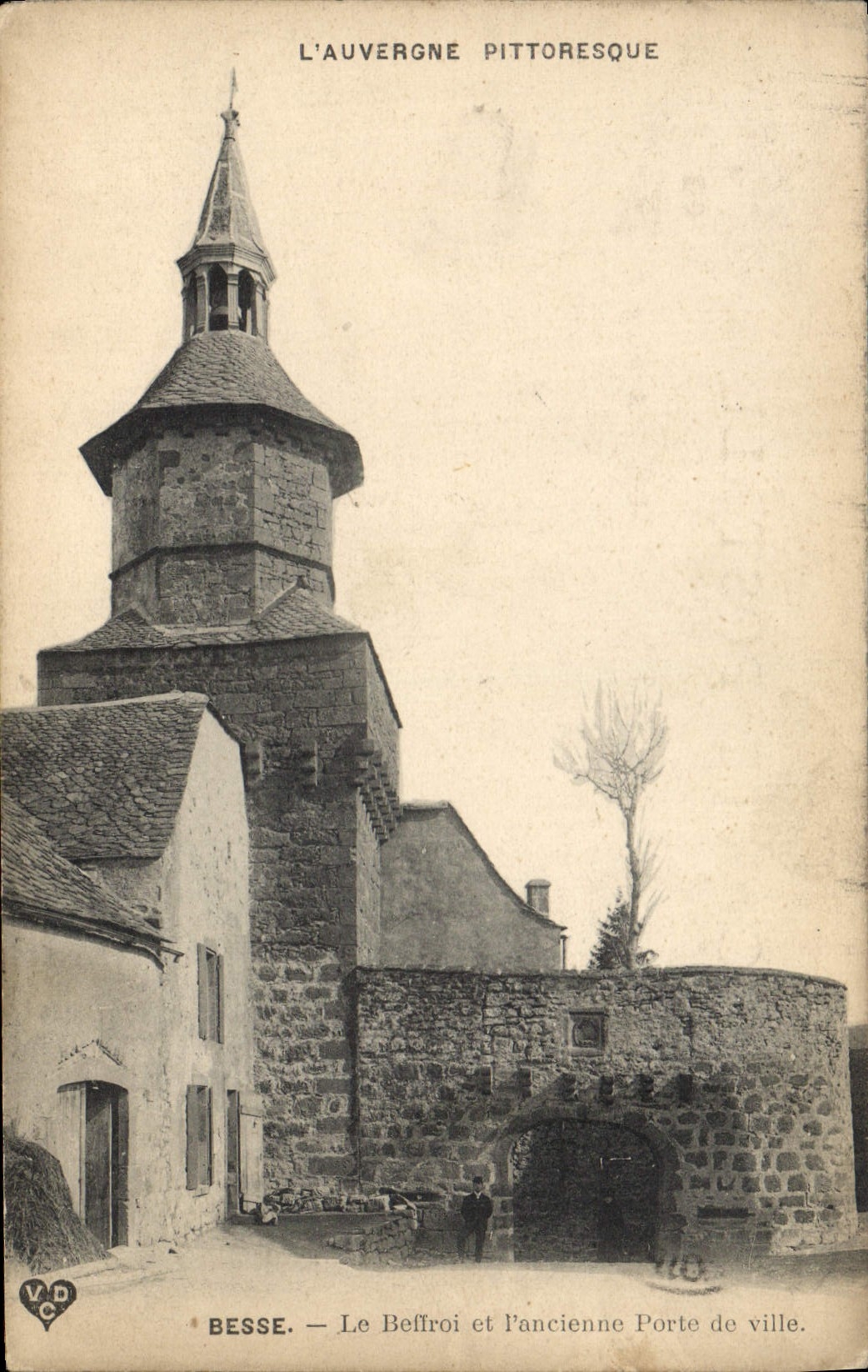Besse — Le Beffroi et l'ancienne Porte de ville — V.D.C.