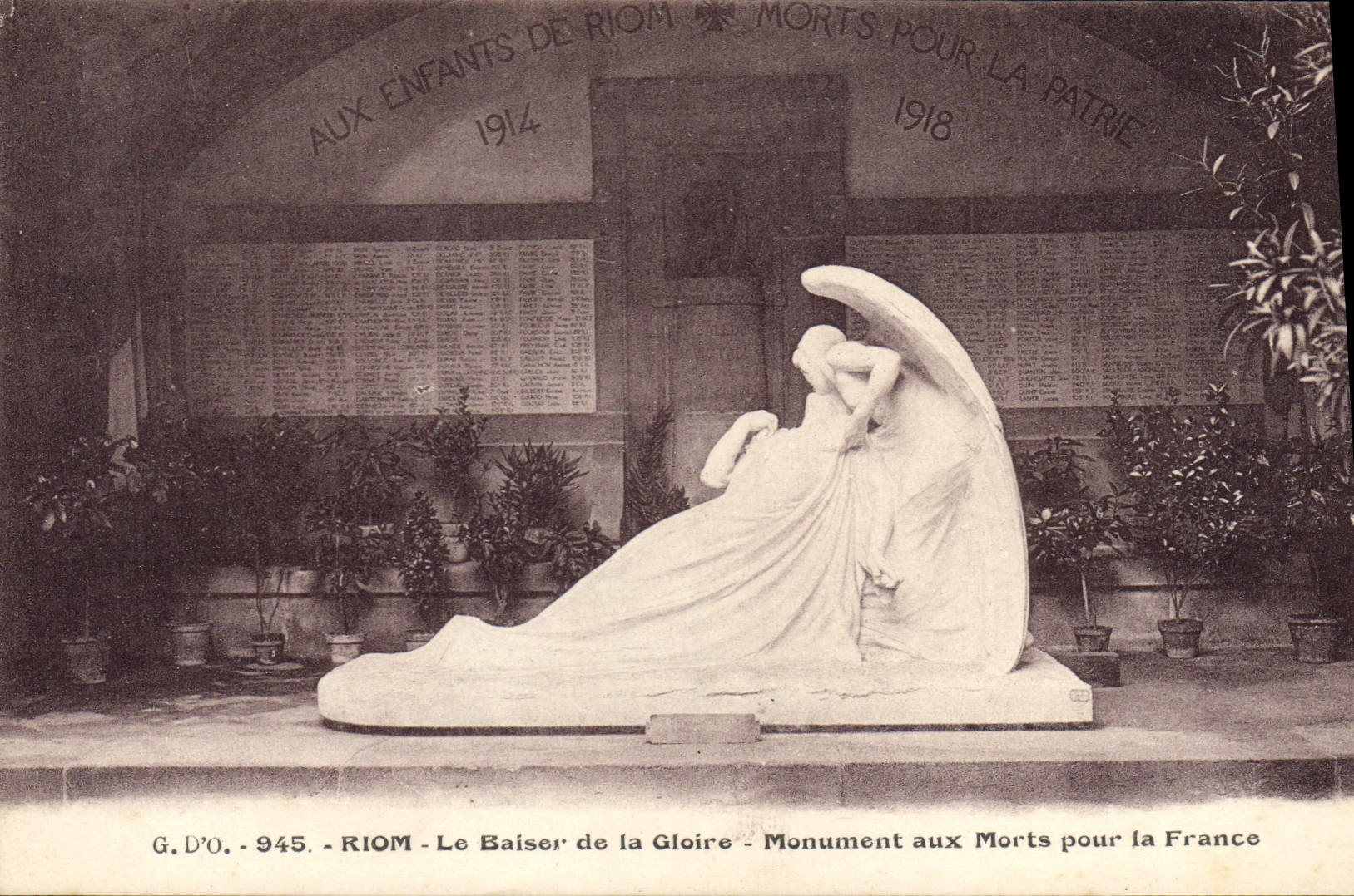 Riom - Le Baiser de la Gloire - Monument aux Morts pour la France — G. D'O., n° 945