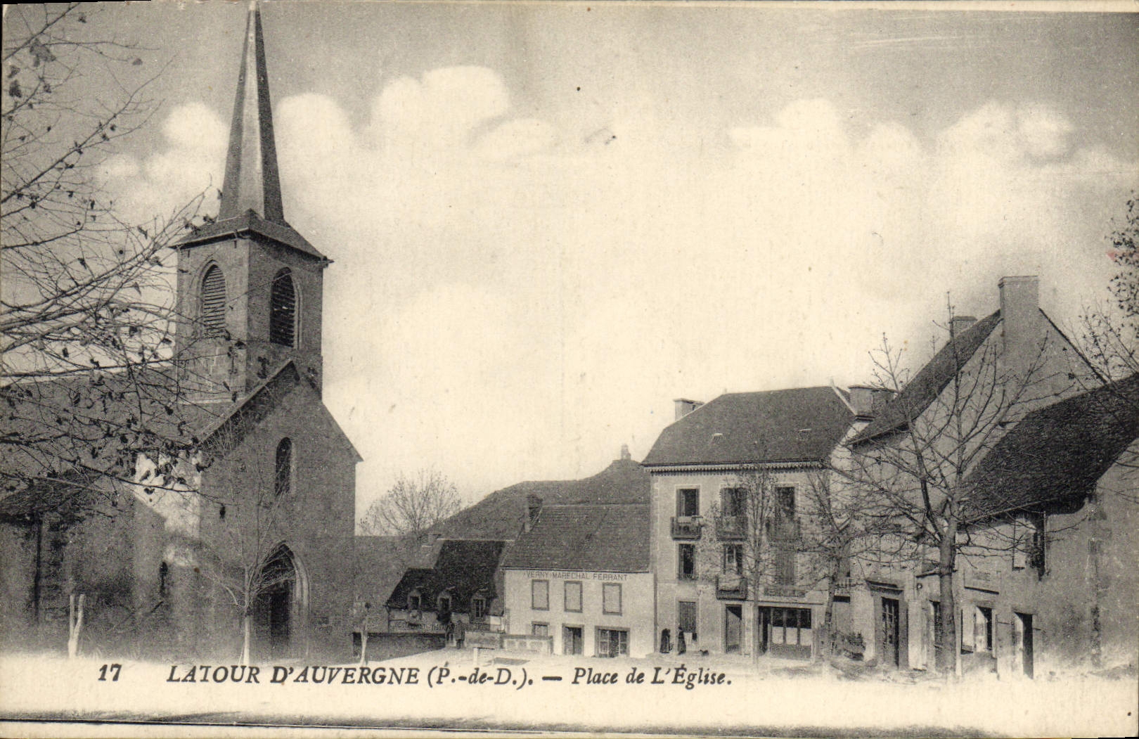 Latour-d'Auvergne (P.-de-D.) — Place de L'Église — Éditeur Marcel Férchant, n°17