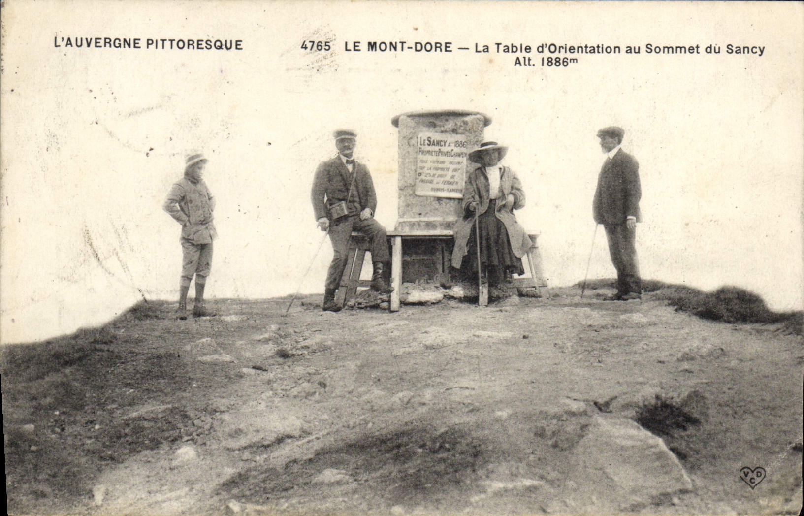 Le Mont-Dore — La Table d'Orientaion au Sommet du Sancy — Alt. 1886m — L'Auvergne Pittoresque n°4765