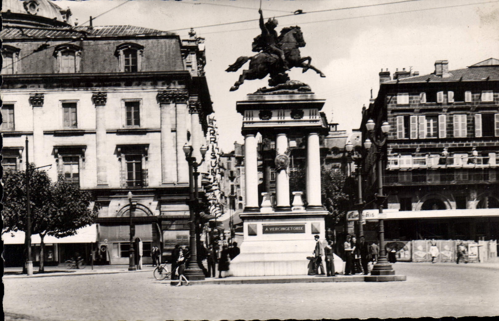 Place de Jaude — Monument à Vercingétorix — Éditions O.P. Paris
