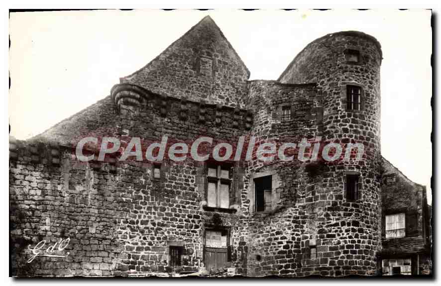 CPA L'Auvergne Besse en Chandesse le chateau XIV S Residence du Juge Chatelain representant le Baron