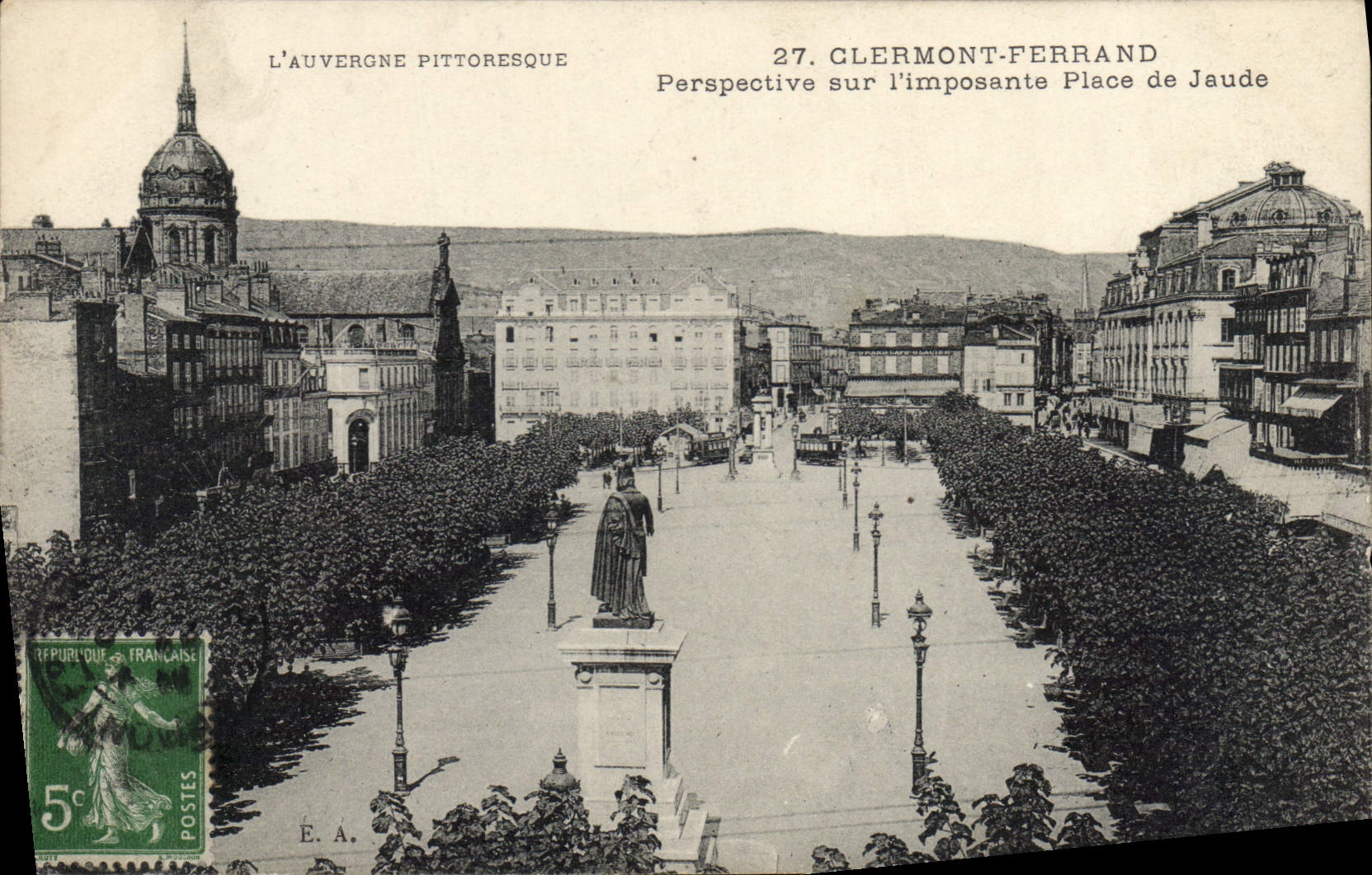 Clermont-Ferrand — Perspective sur l'imposante Place de Jaude — Éditeur E.A.