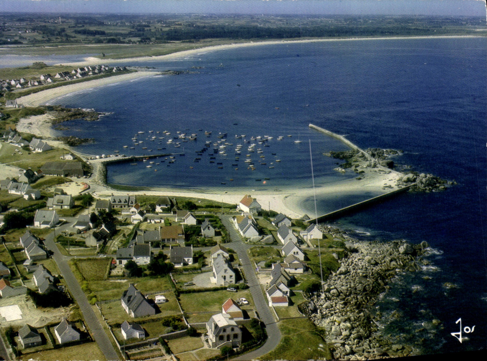 CPSM La Bretagne En Couleurs Plouescat Finistere Vue generale sur pors Gwen 