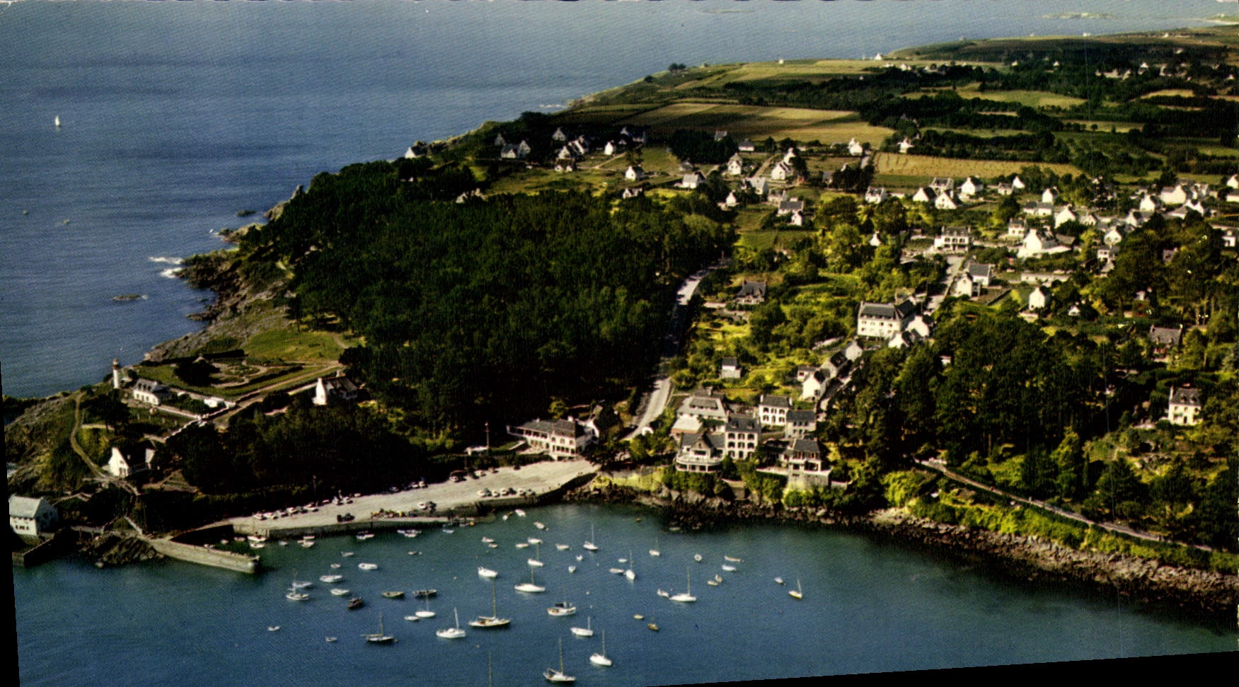 CPSM La Bretagne En couleur Port Manech Finistere Le port Abrité