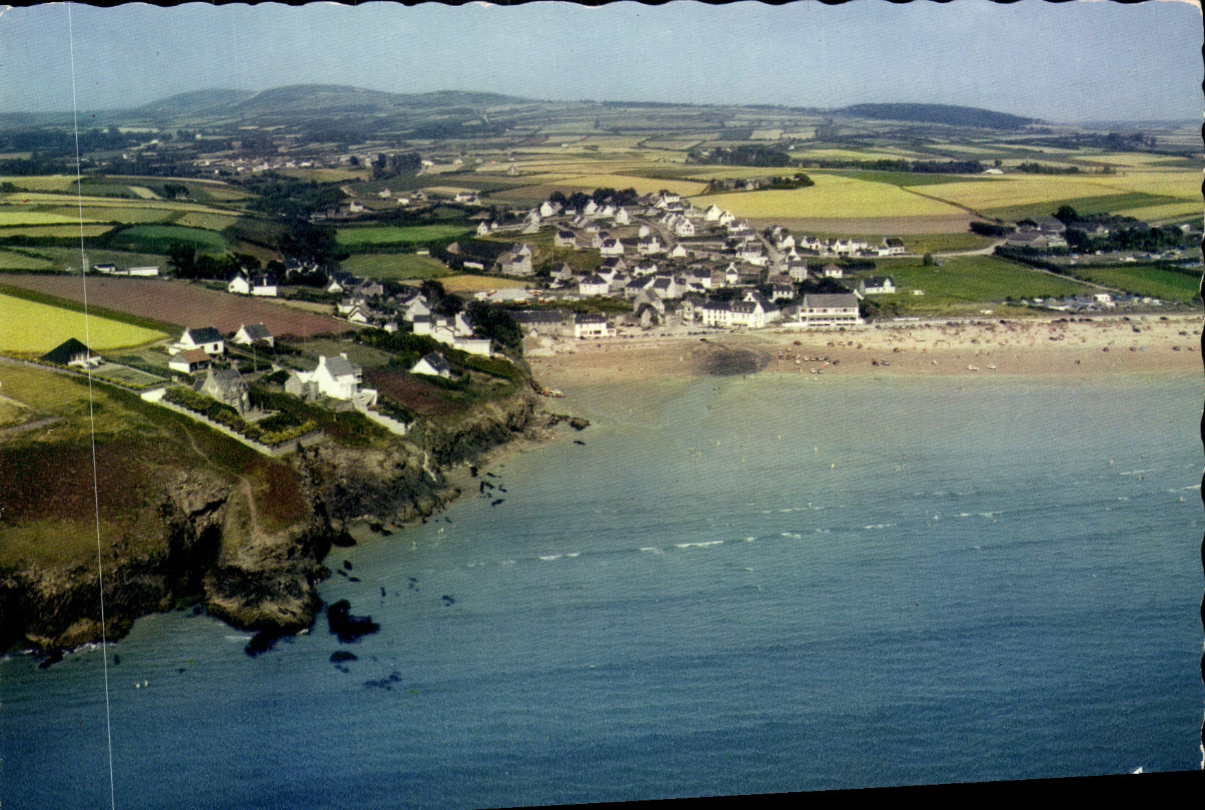 CPSM La Bretagne En Couleurs Saint Nic pentrez Finistere Le Menez Hom Les falaises La Plage et Les C